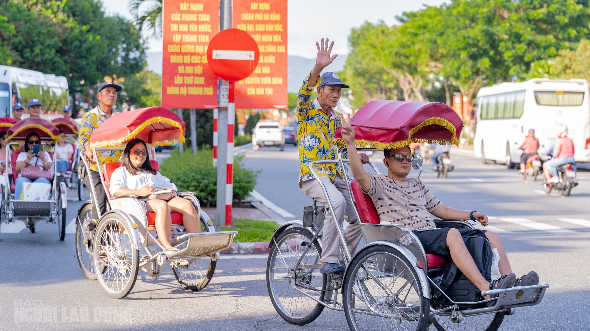 Đội x&iacute;ch l&ocirc; du lịch Đ&agrave; Nẵng - đặc sản văn minh Giữa phố thị hiện đại - Ảnh 1.