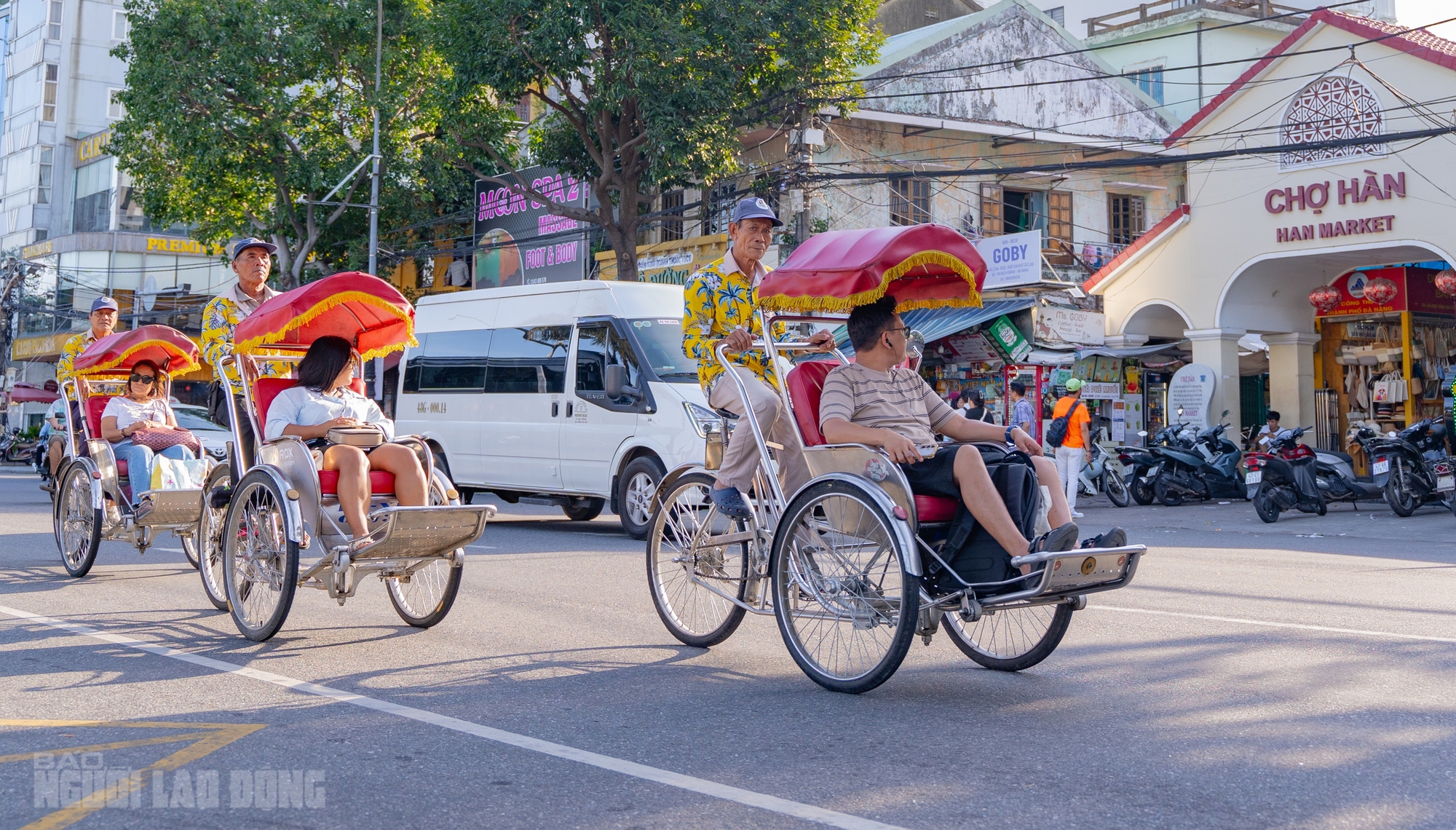 Đội x&iacute;ch l&ocirc; du lịch Đ&agrave; Nẵng - đặc sản văn minh Giữa phố thị hiện đại - Ảnh 2.