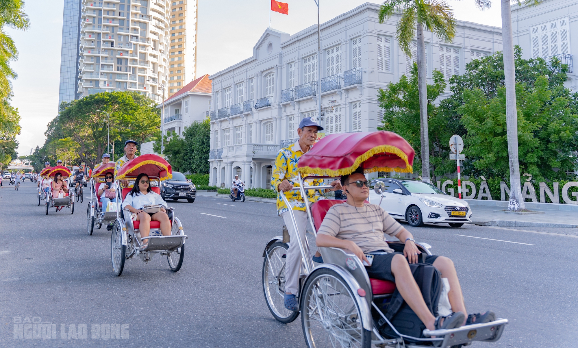 Đội x&iacute;ch l&ocirc; du lịch Đ&agrave; Nẵng - đặc sản văn minh Giữa phố thị hiện đại - Ảnh 3.