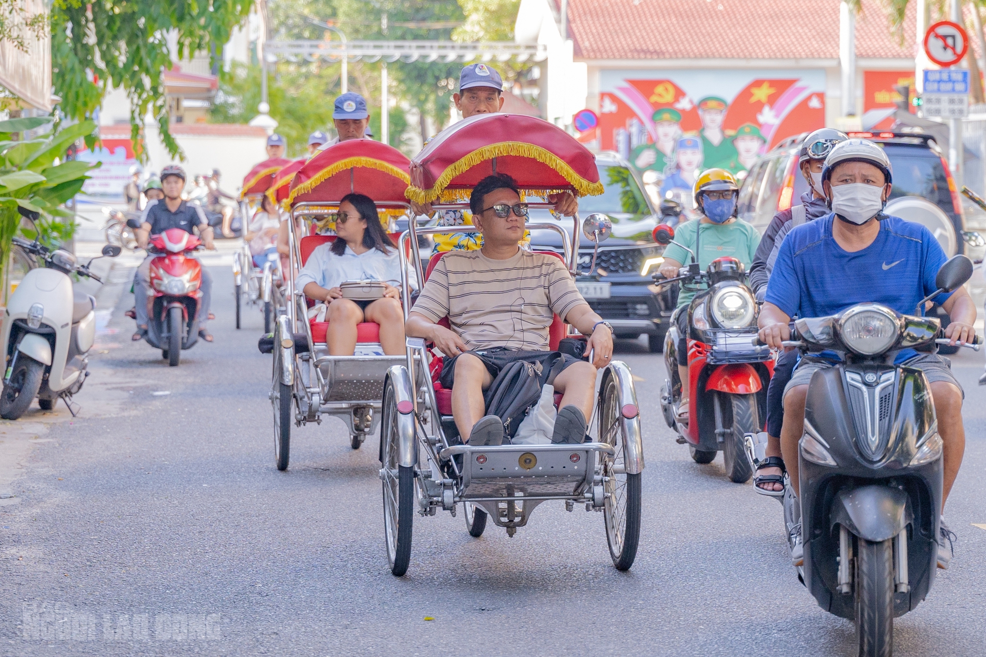 Đội x&iacute;ch l&ocirc; du lịch Đ&agrave; Nẵng - đặc sản văn minh Giữa phố thị hiện đại - Ảnh 4.