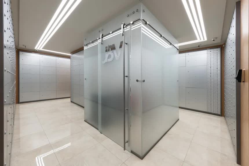 Bên trong hầm chứa tài sản cho giới siêu giàu - Ảnh 3.