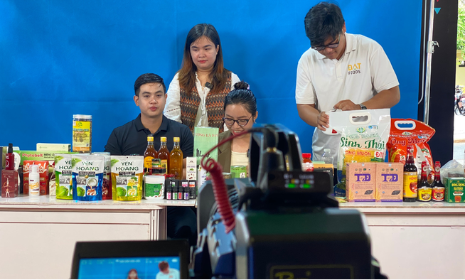 Siết thuế thương mại điện tử 2026: Nhiều cá nhân chủ động nộp thuế livestream - Ảnh 1. Siết thuế thương mại điện tử 2026: Nhiều cá nhân chủ động nộp thuế livestream - Ảnh 1.