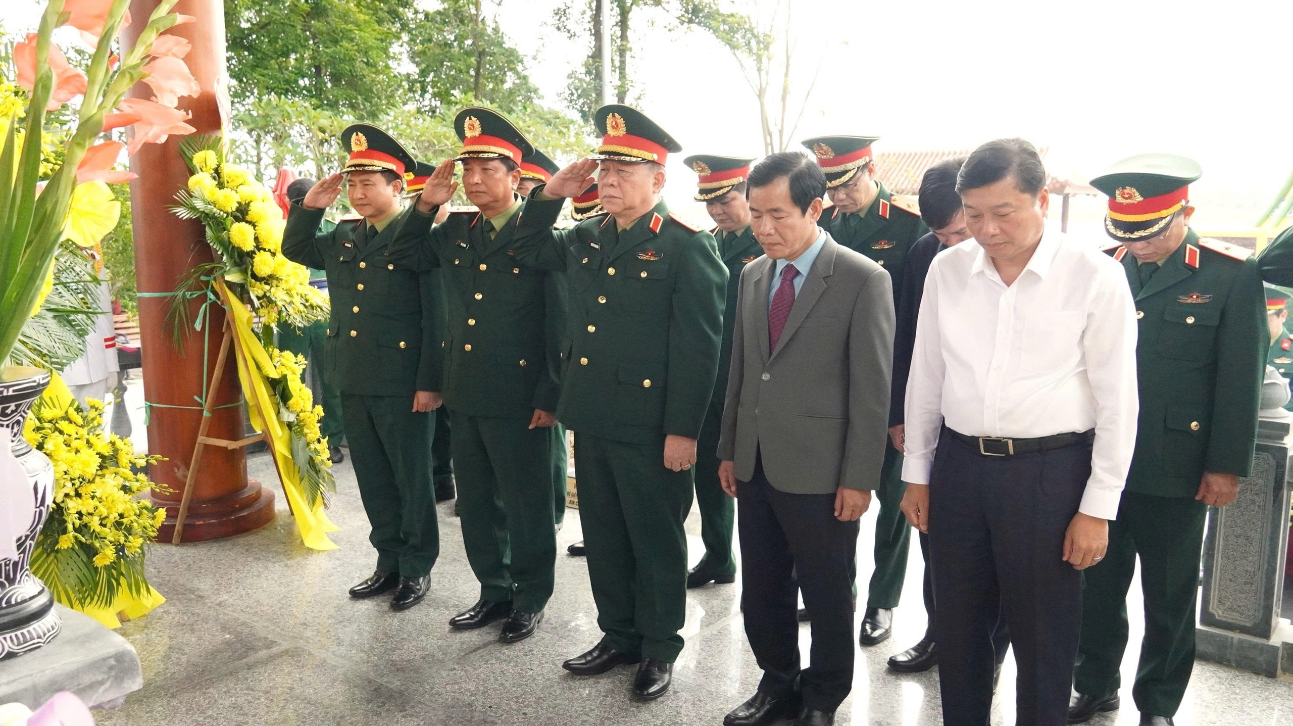 Đại tướng Nguyễn Trọng Nghĩa thăm, chúc Tết tại Quảng Trị - Ảnh 5.