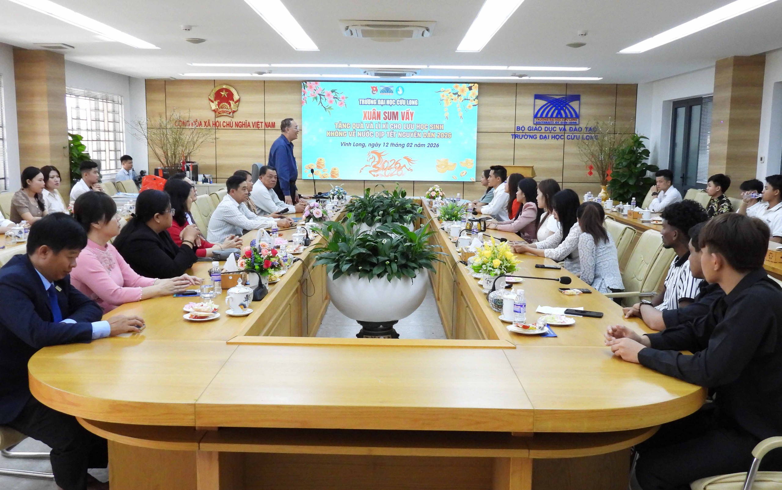 Trường Đại học Cửu Long tặng qu&agrave; cho lưu học sinh dịp Tết B&iacute;nh Ngọ 2026 - Ảnh 1.