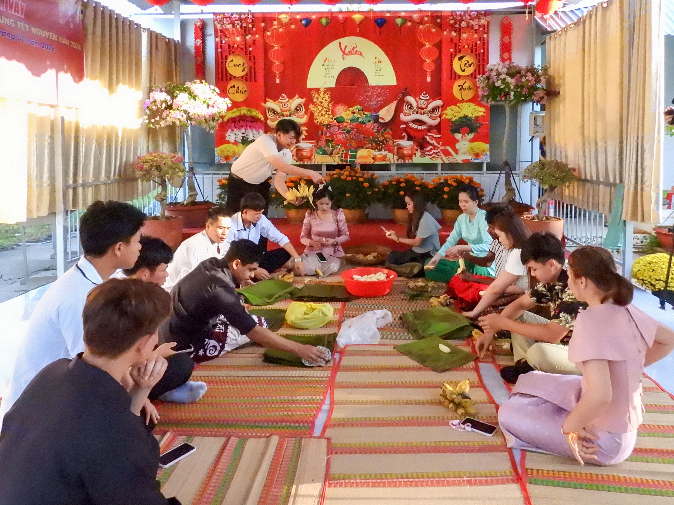 Trường Đại học Cửu Long tặng qu&agrave; cho lưu học sinh dịp Tết B&iacute;nh Ngọ 2026 - Ảnh 6.