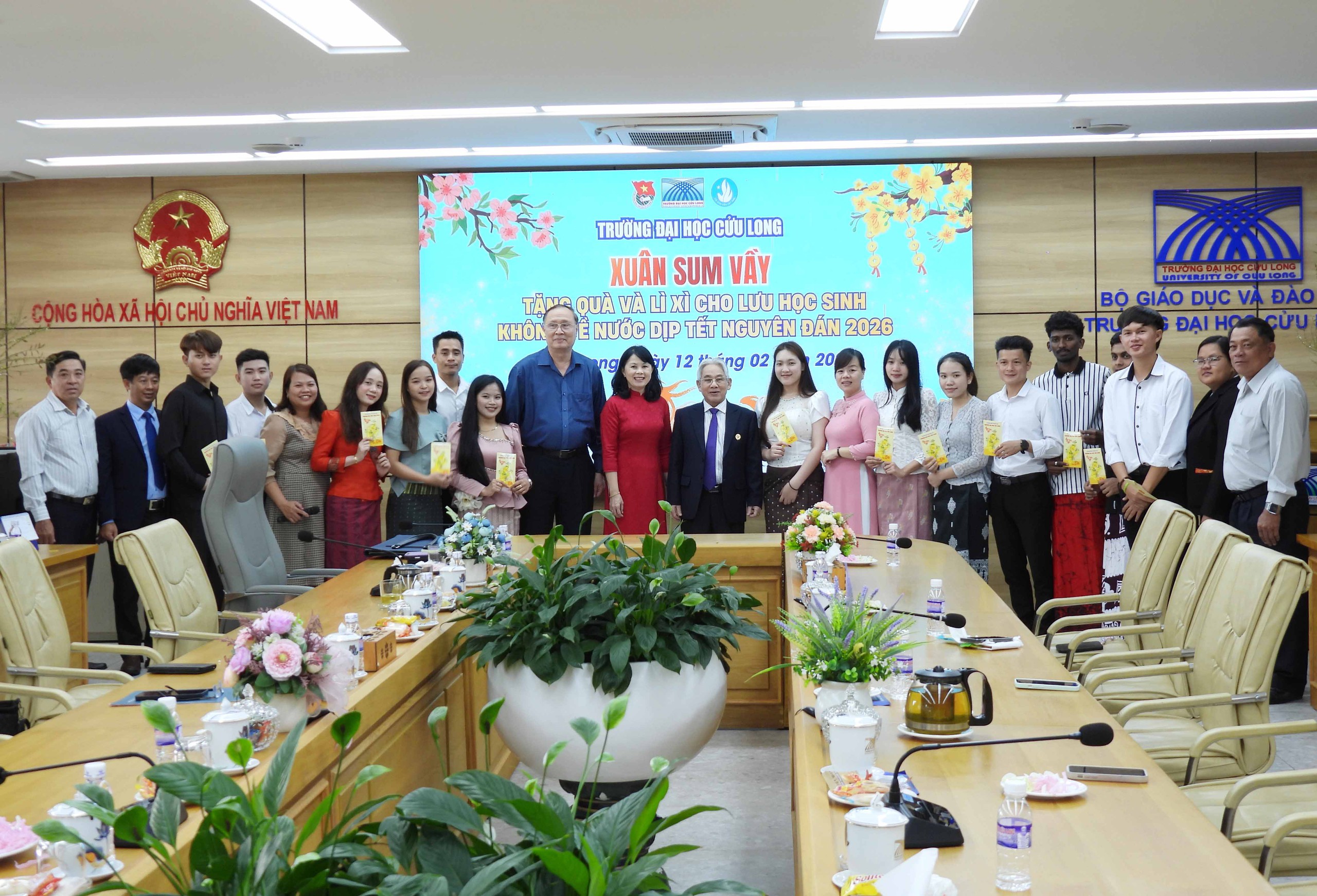 Trường Đại học Cửu Long tặng qu&agrave; cho lưu học sinh dịp Tết B&iacute;nh Ngọ 2026 - Ảnh 7.