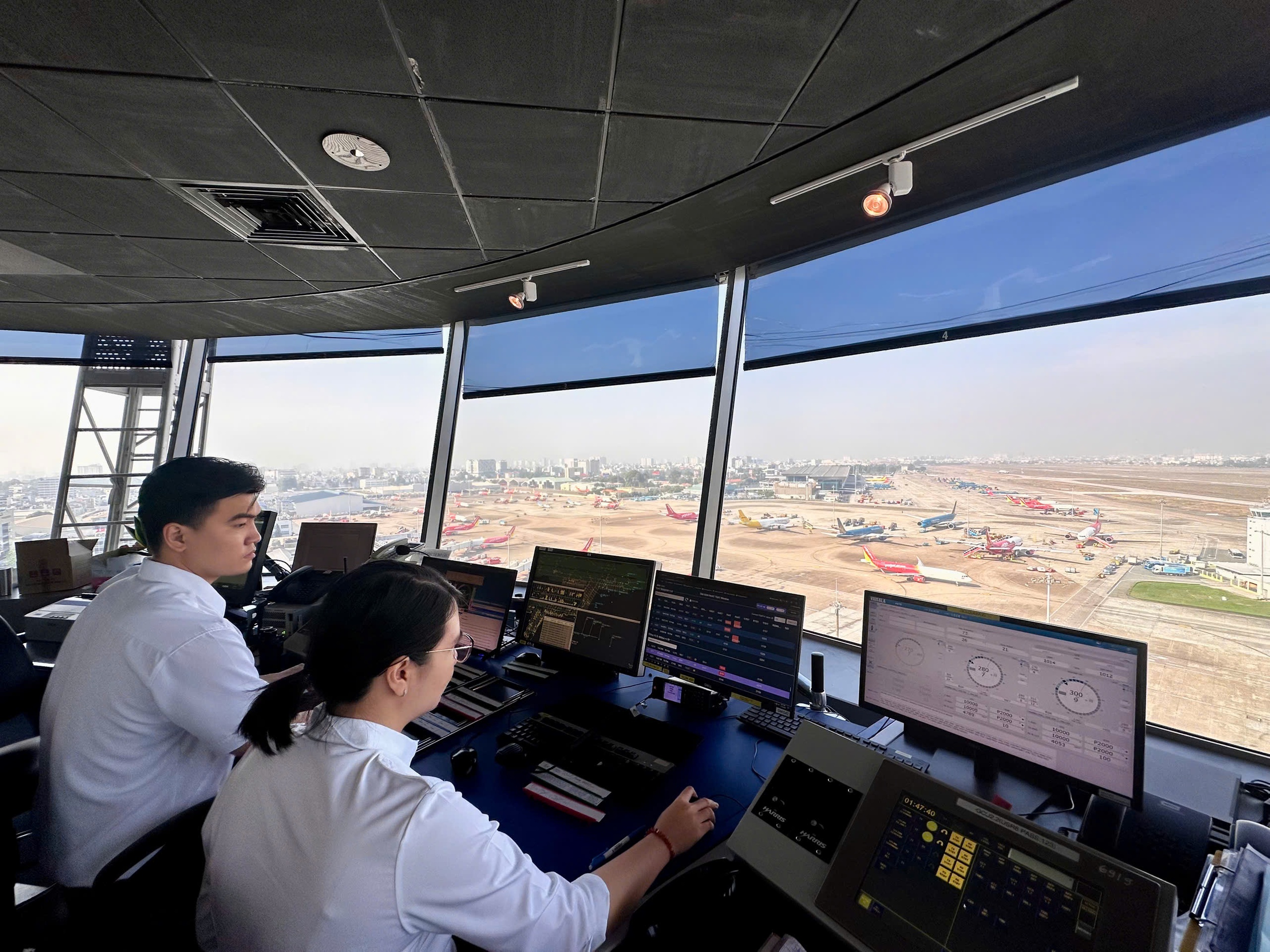 T&acirc;n Sơn Nhất lập kỷ lục hơn 1.000 chuyến bay/ng&agrave;y dịp cận Tết - Ảnh 1.