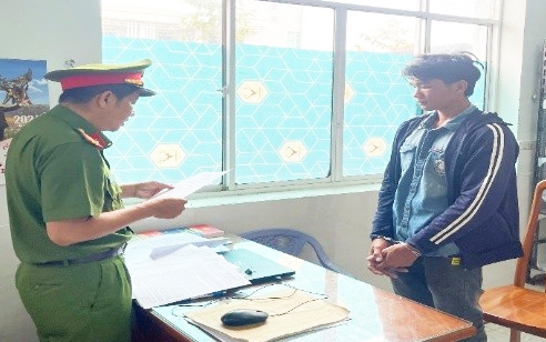 Nam thanh ni&ecirc;n bị bắt giam v&igrave; quan hệ với ch&aacute;u g&aacute;i 14 tuổi tại Đắk Lắk - Ảnh 2.