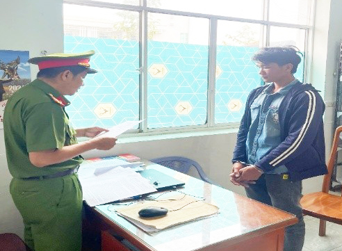 Giao cấu 5 lần với b&eacute; g&aacute;i, nam thanh ni&ecirc;n bị bắt tạm giam - Ảnh 1.