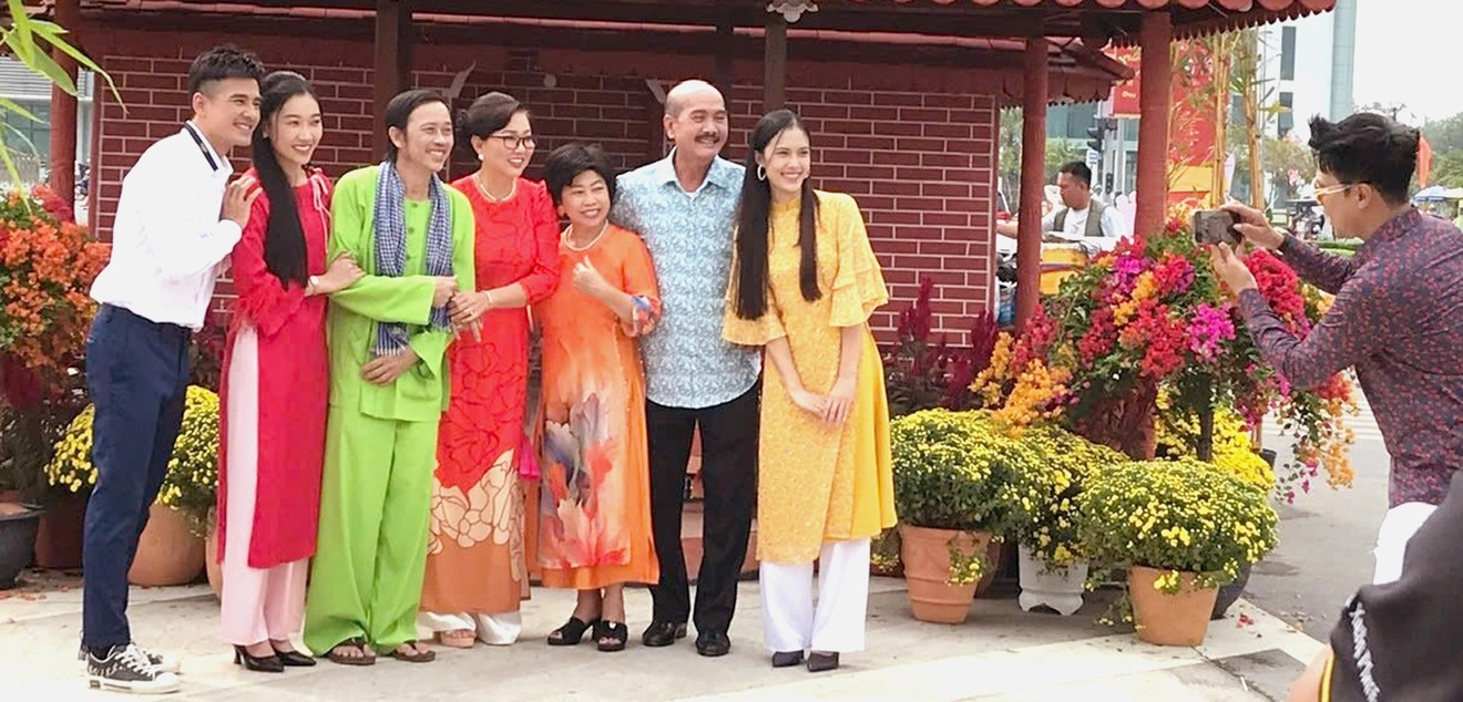 Giải trí ngày Tết đa dạng, đặc sắc - Ảnh 1.