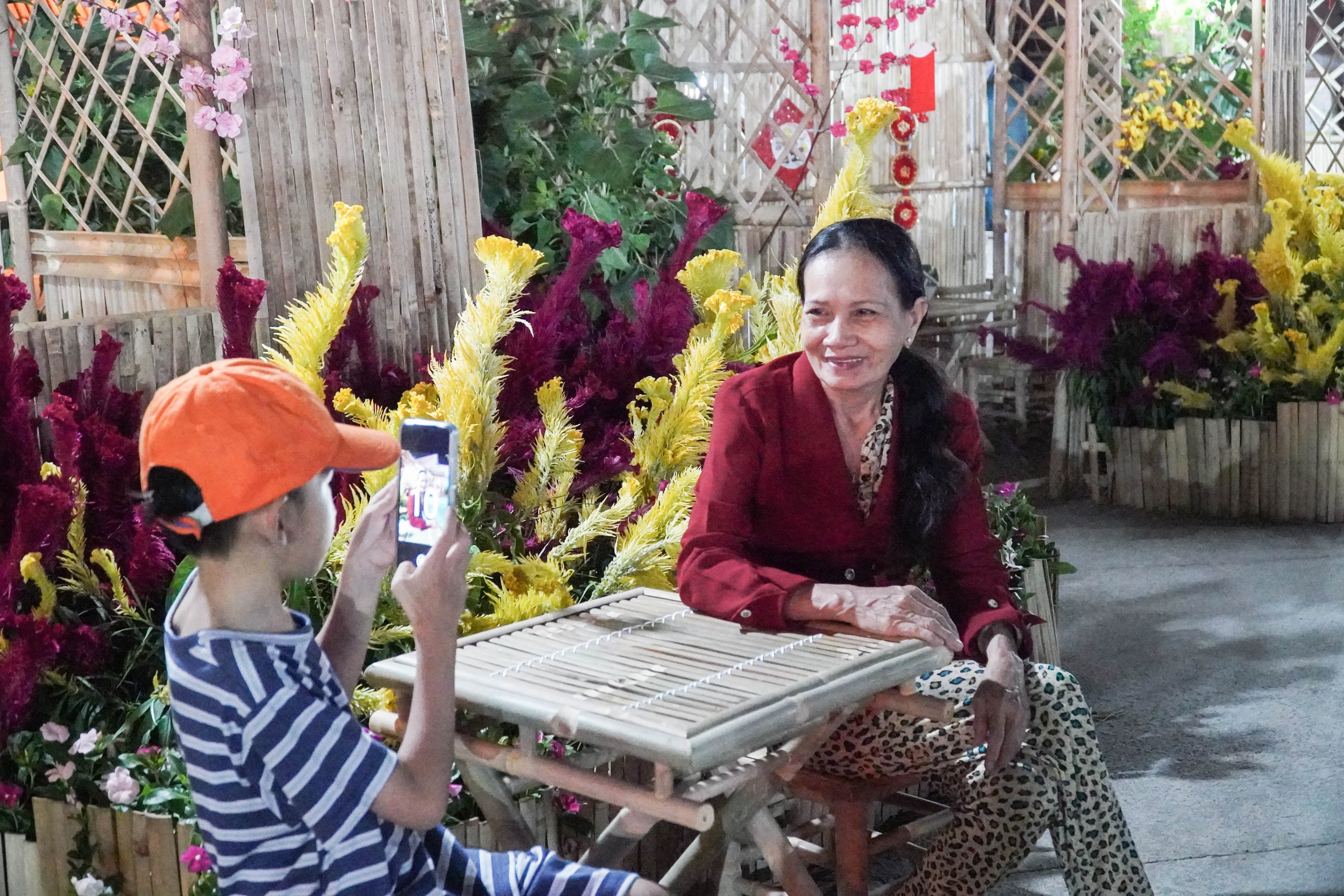 X&atilde; c&oacute; d&acirc;n số đ&ocirc;ng thứ 10 cả nước rộn r&agrave;ng khai mạc Hội hoa xu&acirc;n - Ảnh 1.