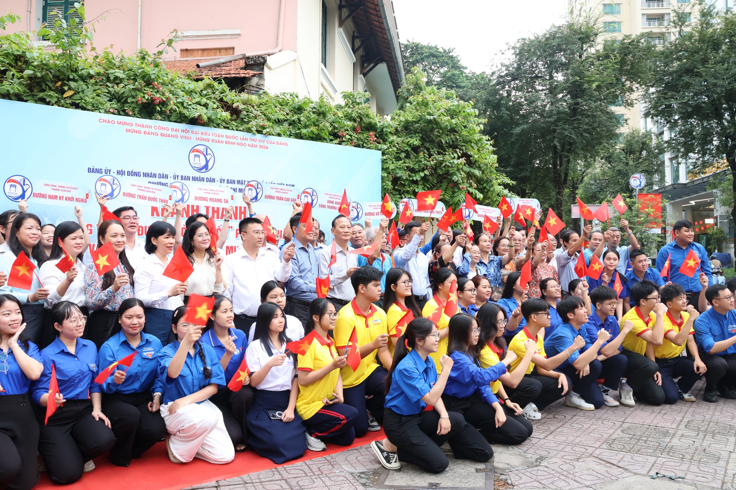 Từ đường cờ Tổ quốc đến đường hoa: Phường Xu&acirc;n H&ograve;a, TPHCM "thay &aacute;o" đ&oacute;n Xu&acirc;n - Ảnh 4.