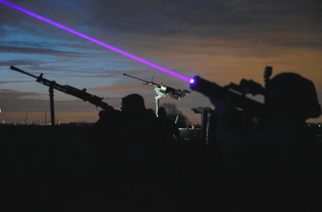 Ukraine kh&ocirc;ng k&iacute;ch h&agrave;ng loạt kho vũ kh&iacute; Nga - Ảnh 1.