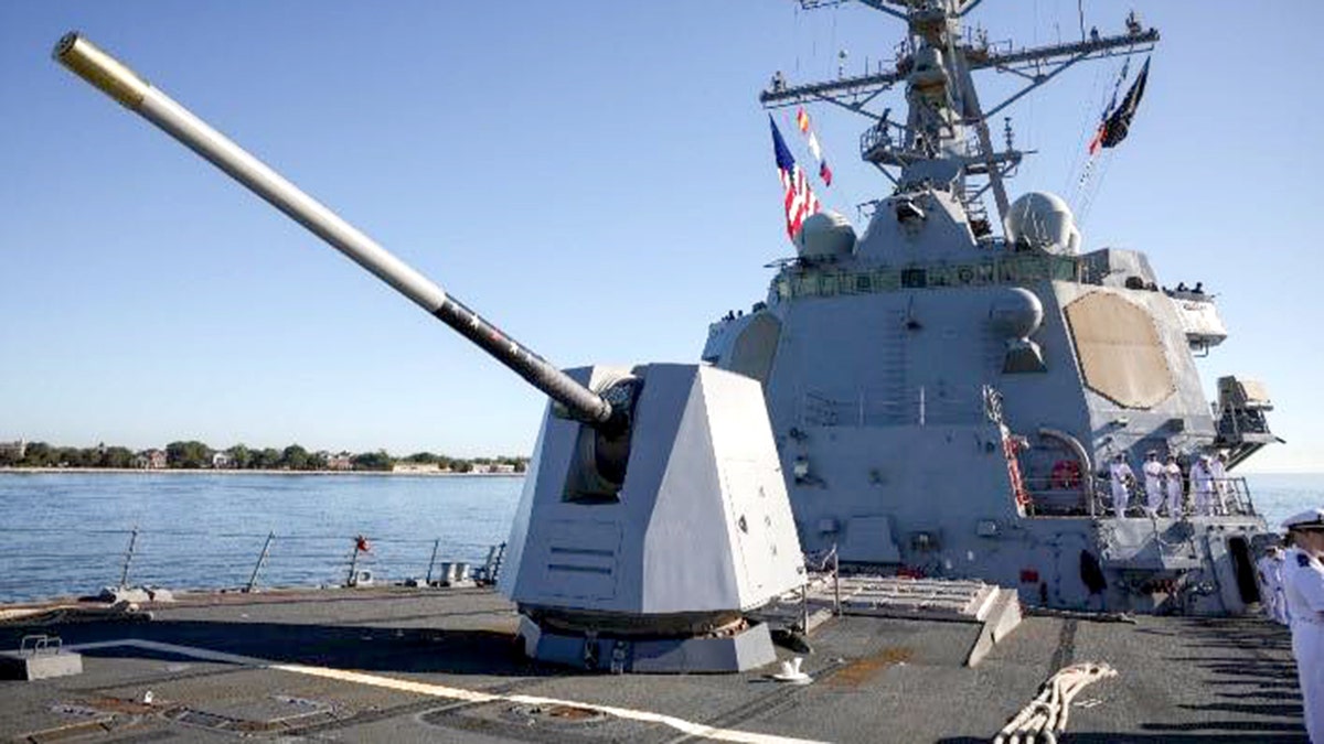 T&agrave;u khu trục Mỹ va chạm ở Caribe - Ảnh 1.