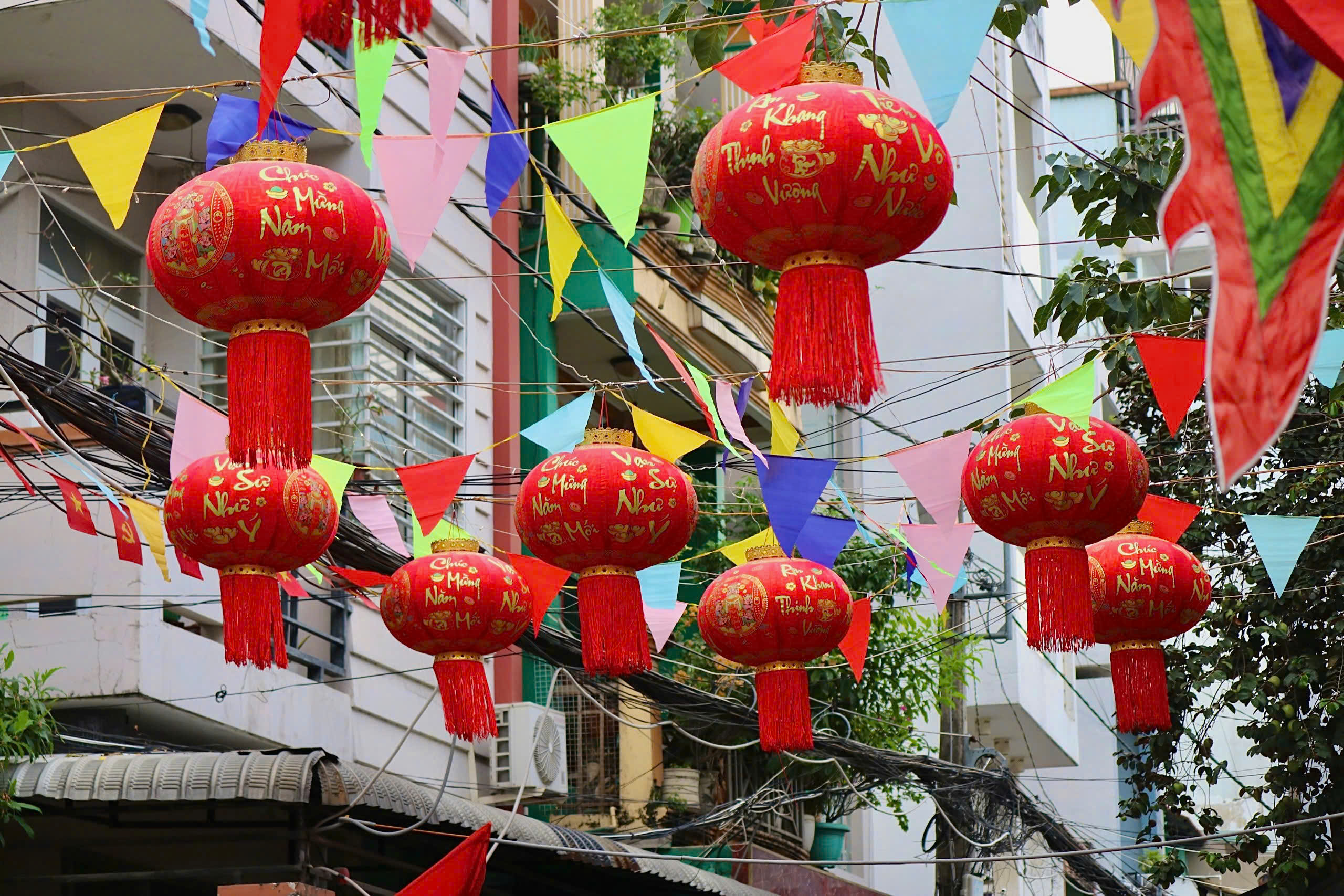 Hơi thở Tết trong hẻm nhỏ tại TPHCM  - Ảnh 12.