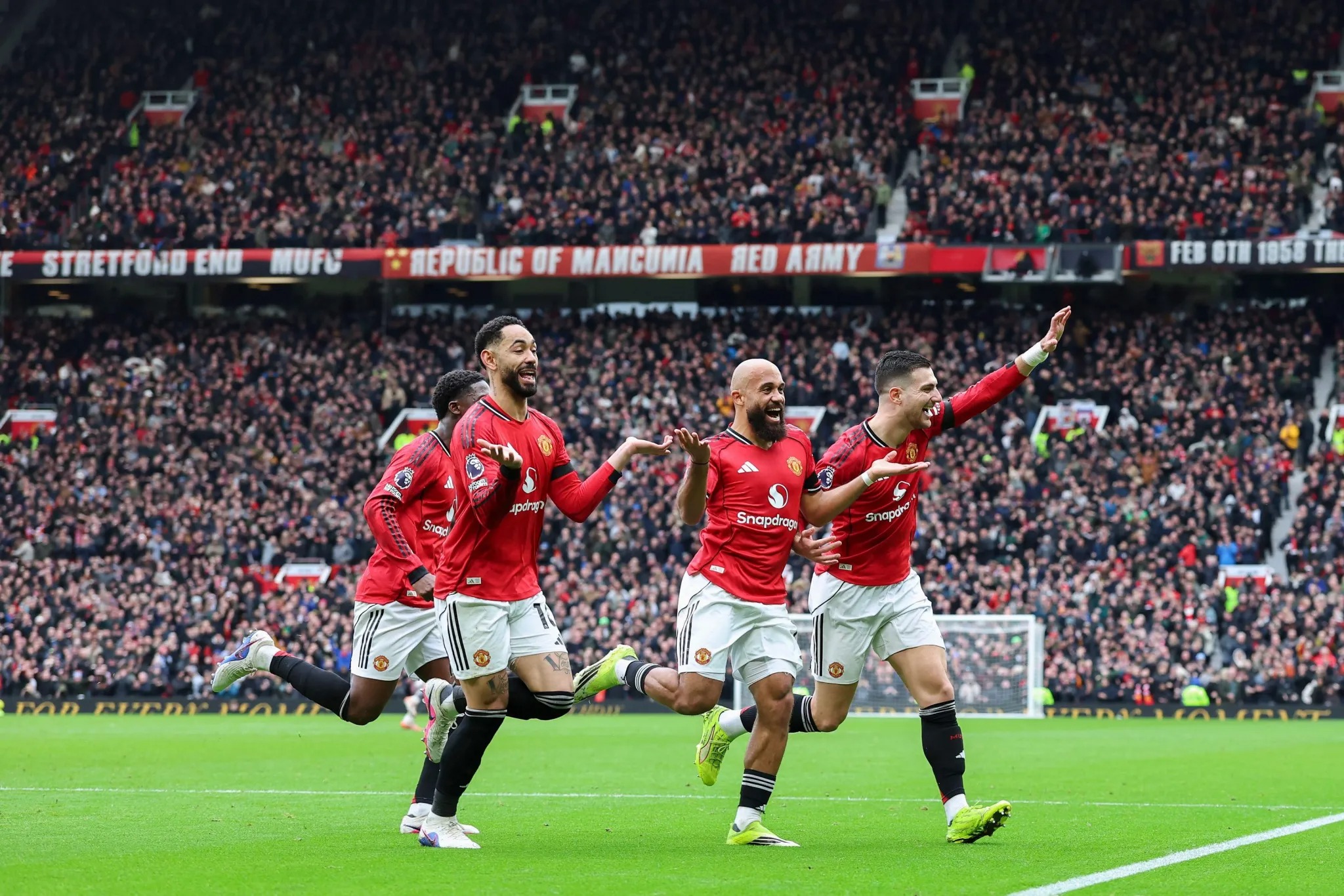 HLV Carrick đã vực dậy Man United thế nào qua 5 trận đầu tiên? - Ảnh 2.