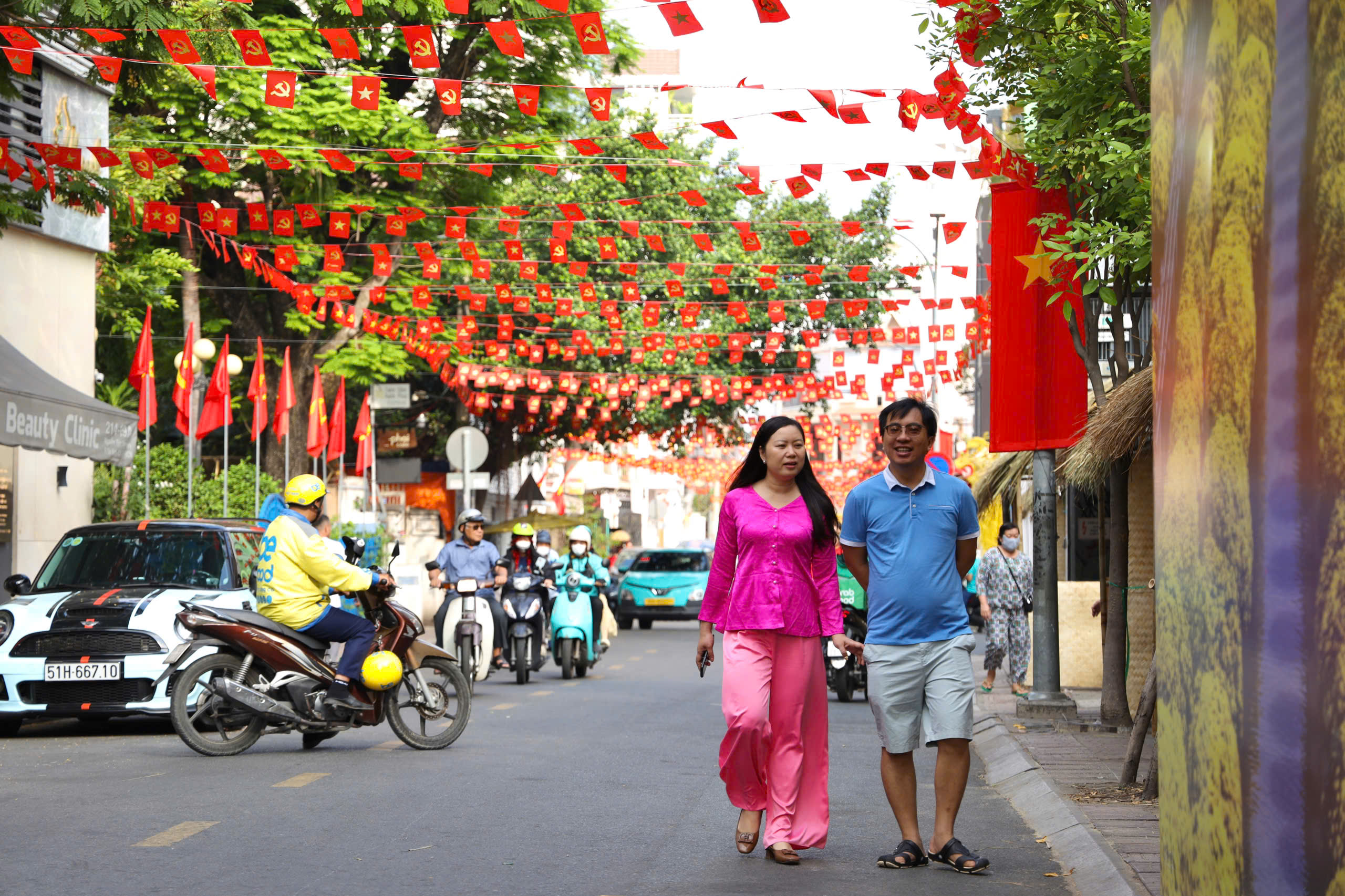 Hơi thở Tết trong hẻm nhỏ tại TPHCM  - Ảnh 2.