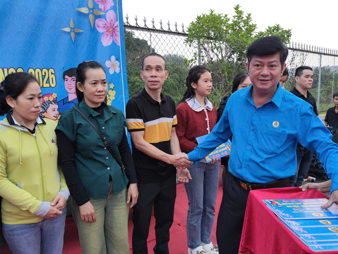 T&acirc;y Ninh: 45 chuyến xe miễn ph&iacute; đưa gần 2.000 người về qu&ecirc; đ&oacute;n Tết - Ảnh 9.