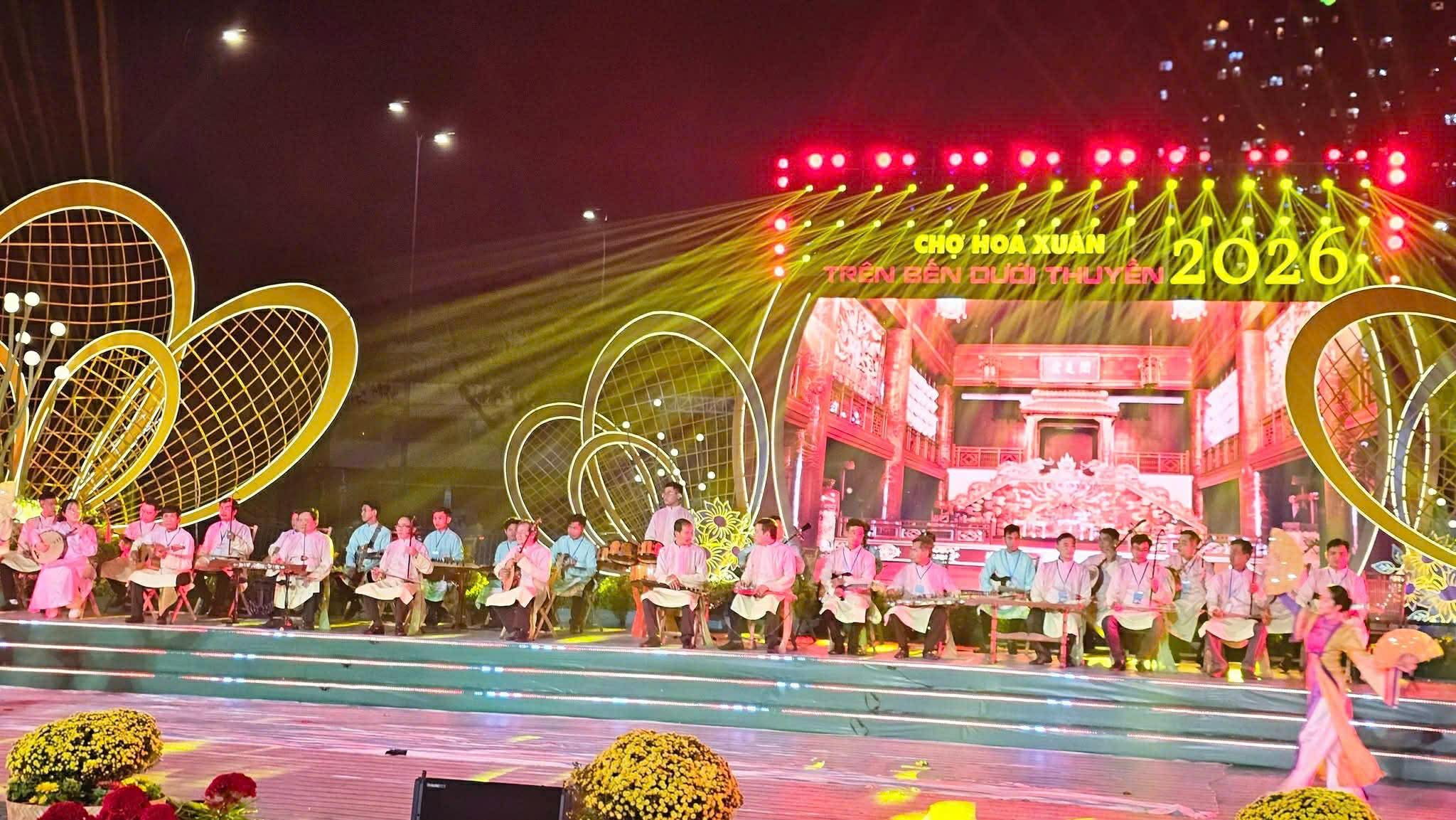 "Rực rỡ bến ngọc thuyền hoa" – khi di sản ngân vang giữa lòng đô thị hiện đại - Ảnh 2.