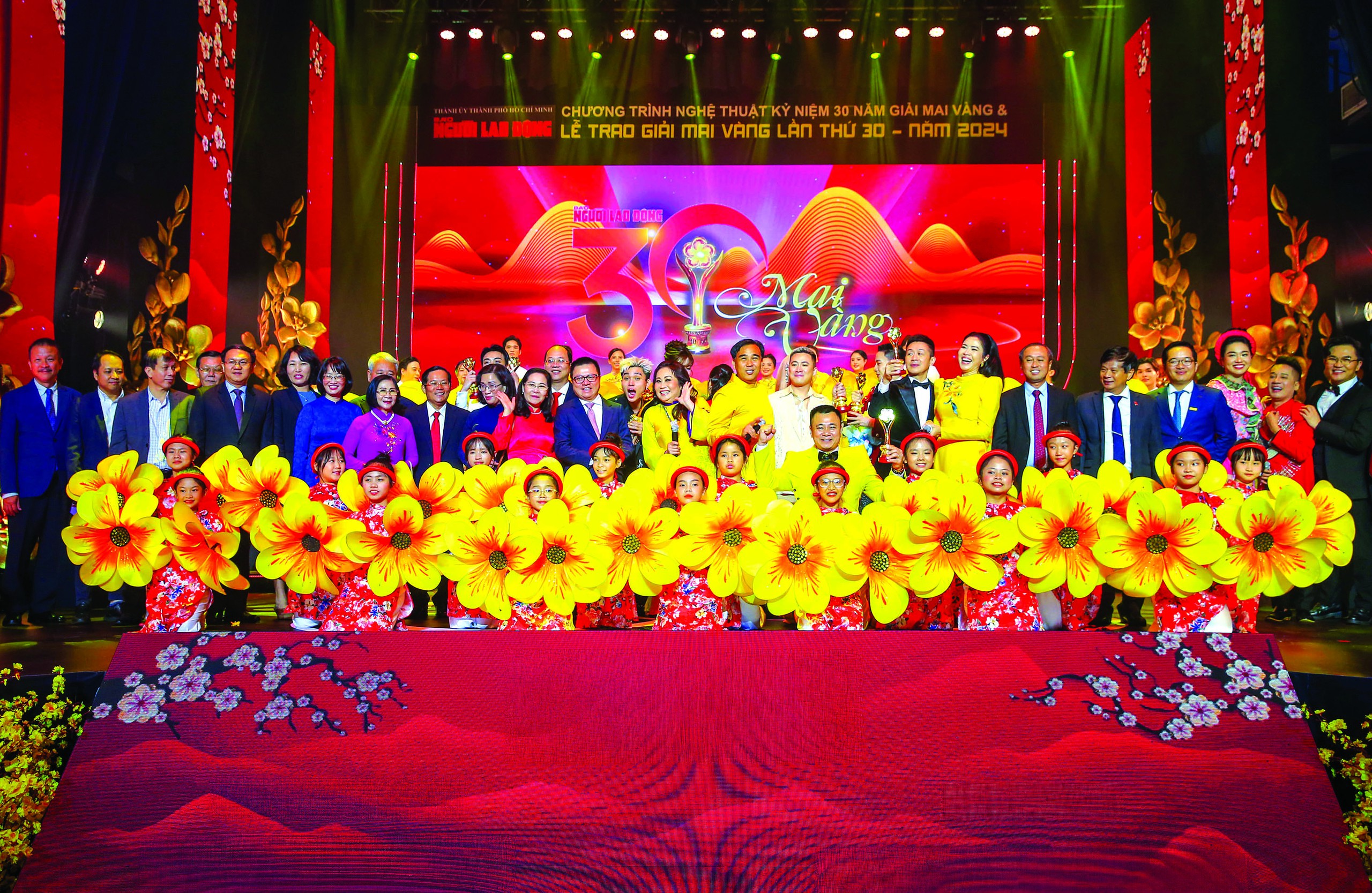 Giải Mai Vàng: 31 mùa xuân khoe sắc - Ảnh 1.