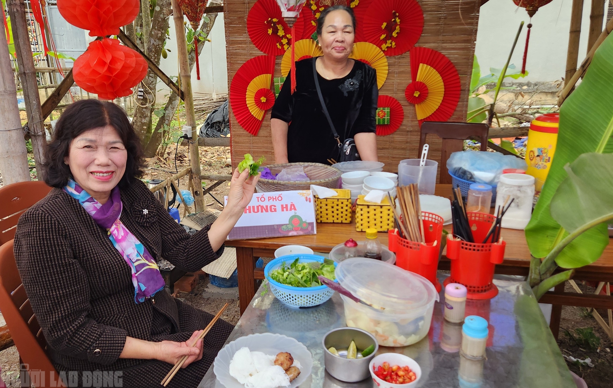 Rủ nhau đi chợ qu&ecirc; ng&agrave;y Tết ở l&agrave;ng cổ ng&agrave;n năm tuổi - Ảnh 12.