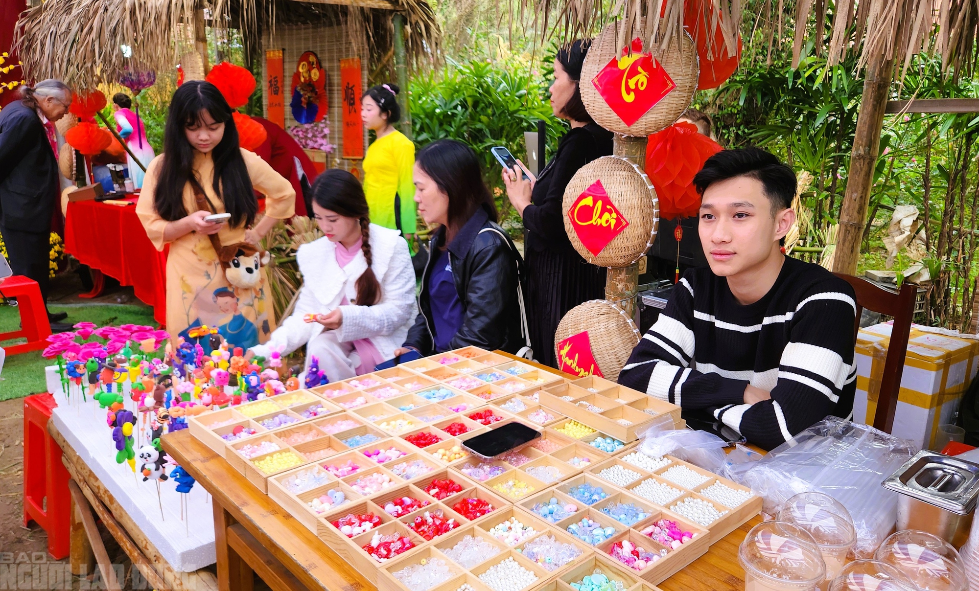 Rủ nhau đi chợ qu&ecirc; ng&agrave;y Tết ở l&agrave;ng cổ ng&agrave;n năm tuổi - Ảnh 13.