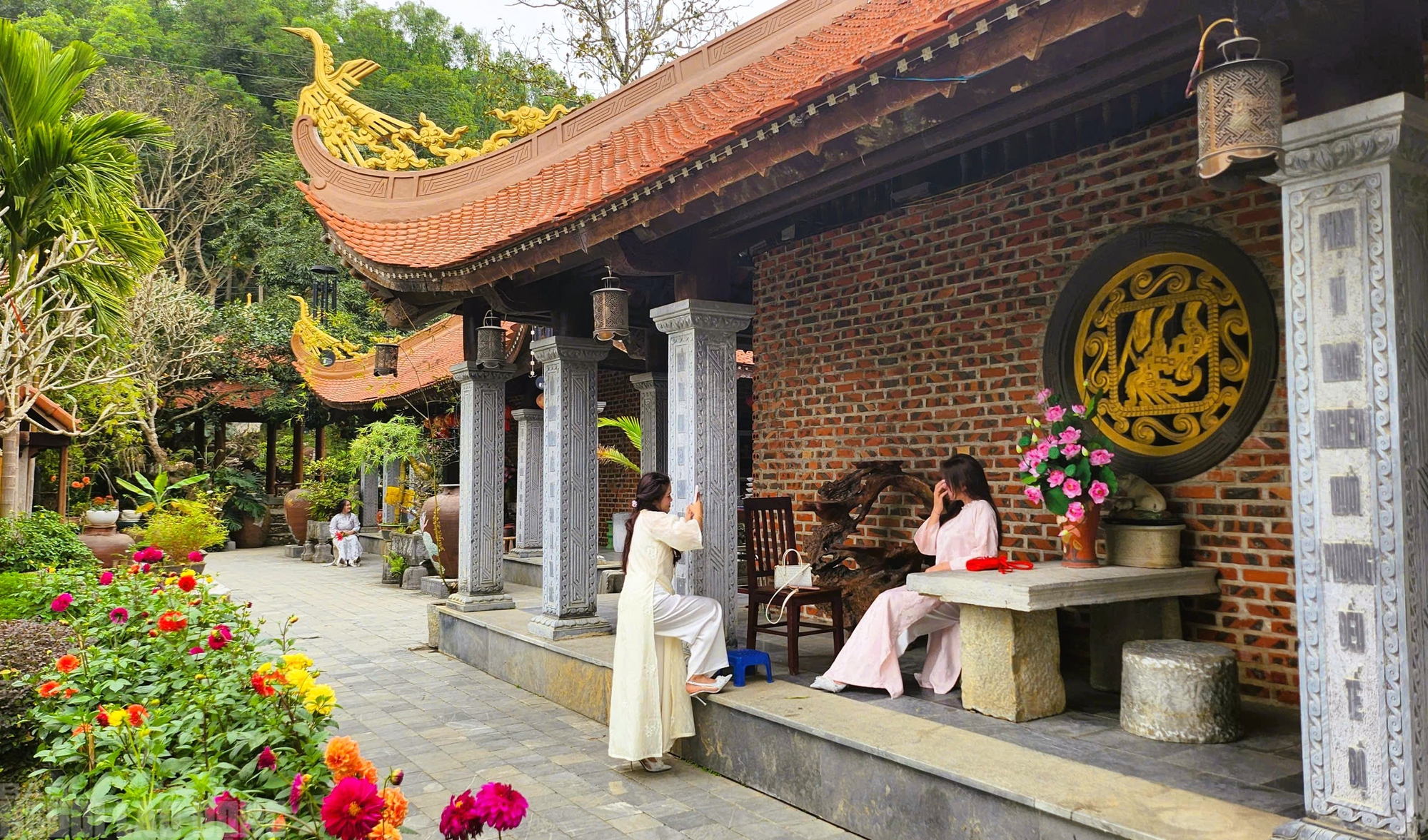 Rủ nhau đi chợ qu&ecirc; ng&agrave;y Tết ở l&agrave;ng cổ ng&agrave;n năm tuổi - Ảnh 17.