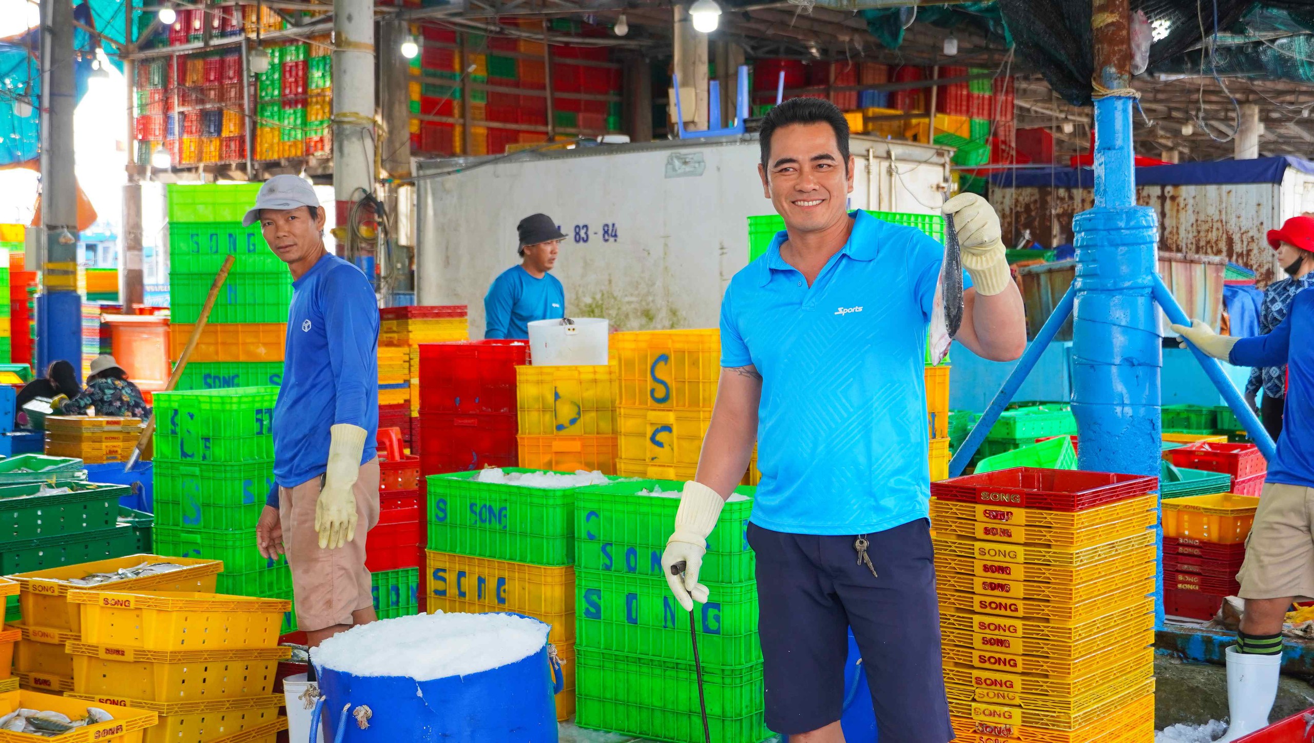 Ngư d&acirc;n TPHCM phấn khởi với chuyến biển cuối năm 2026 - Ảnh 4.