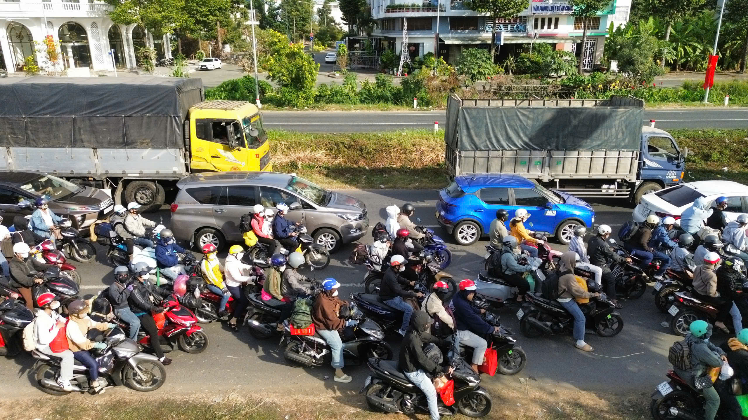 "Biển người" trở về miền Tây ăn Tết - Ảnh 6.