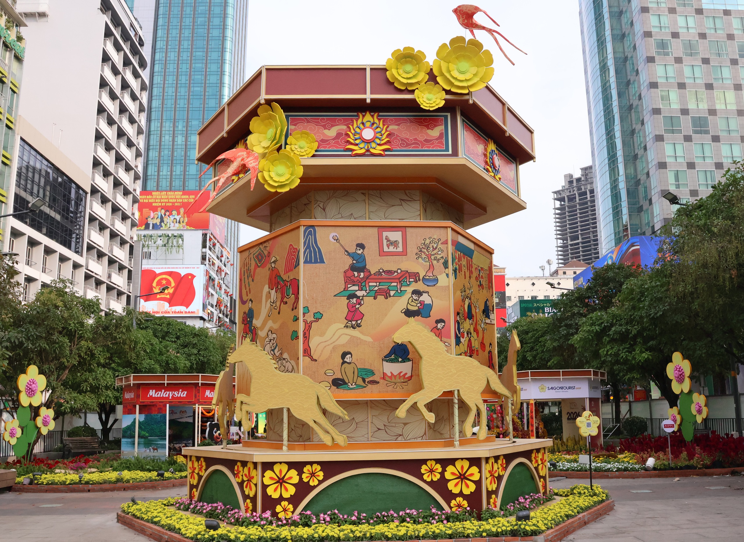 Ph&oacute; Chủ tịch UBND TPHCM kiểm tra Đường hoa Nguyễn Huệ Tết B&iacute;nh Ngọ 2026 trước giờ G - Ảnh 6.