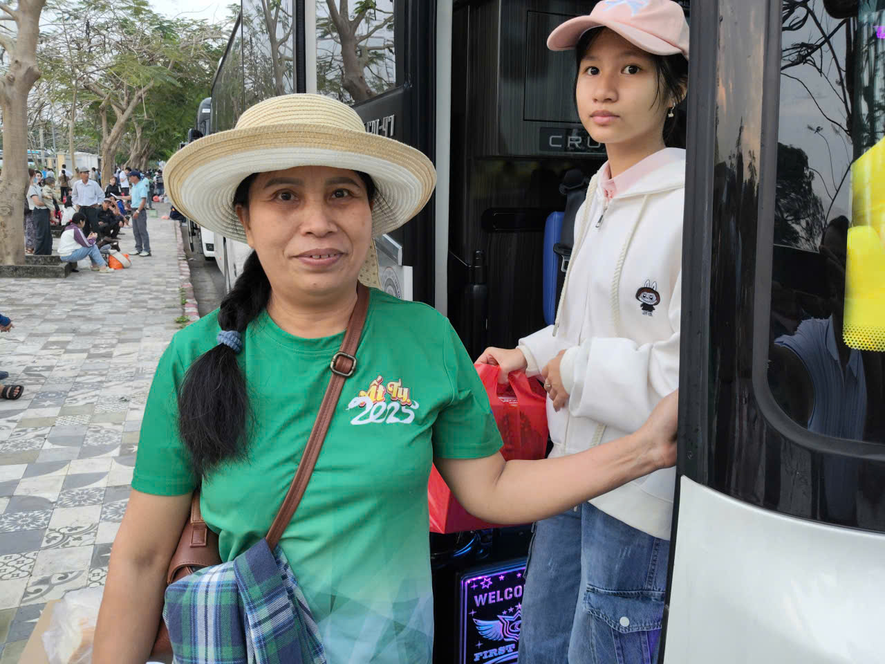 T&acirc;y Ninh: 45 chuyến xe miễn ph&iacute; đưa gần 2.000 người về qu&ecirc; đ&oacute;n Tết - Ảnh 5.