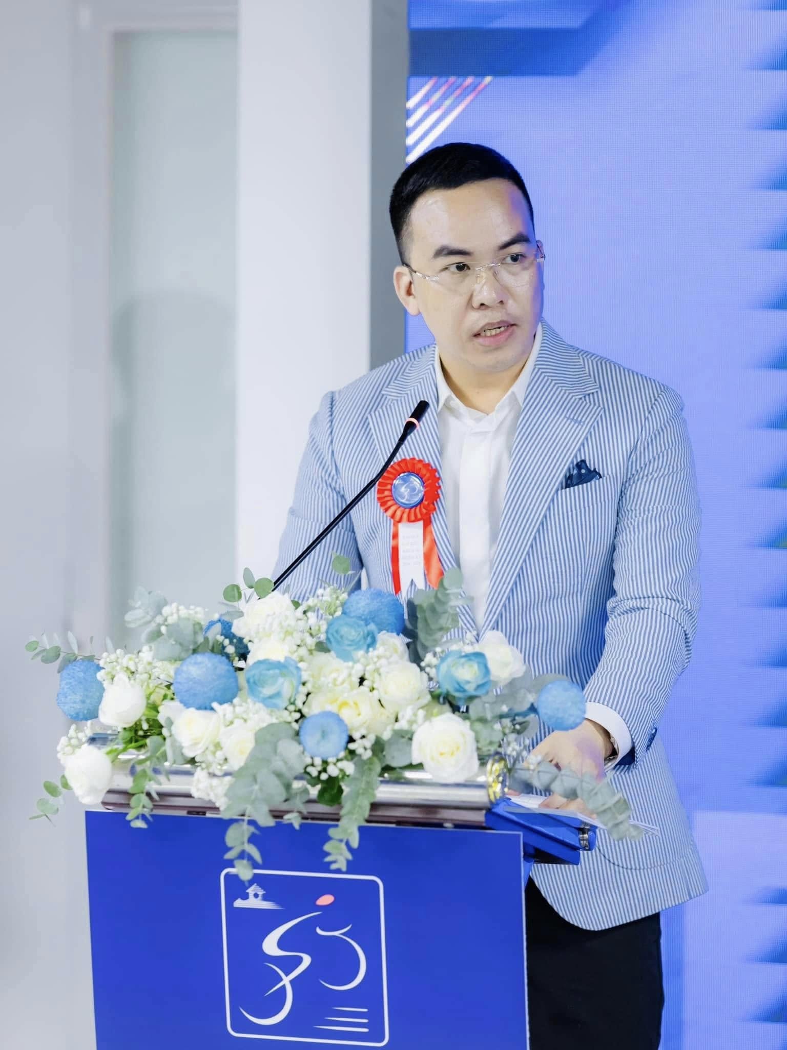 Doanh nhân Trần Việt Tân và bước chuyển của quảng cáo ngoài trời - Ảnh 1.