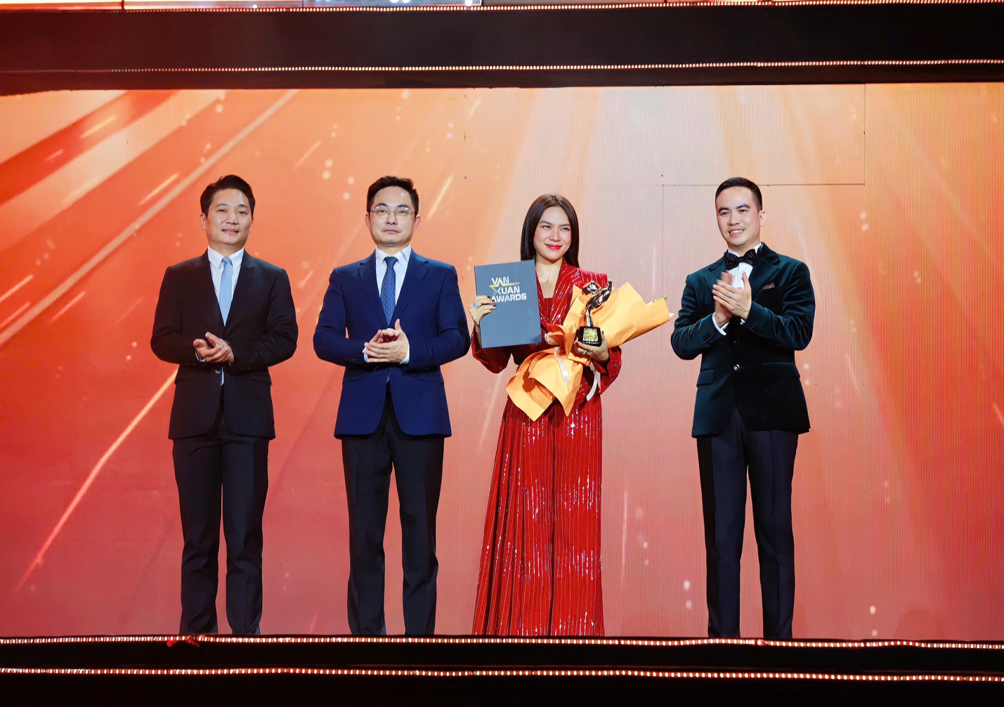 Doanh nhân Trần Việt Tân và bước chuyển của quảng cáo ngoài trời - Ảnh 2.