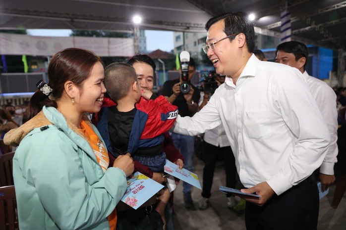 Tất cả đo&agrave;n vi&ecirc;n, người lao động đều c&oacute; Tết - Ảnh 5.