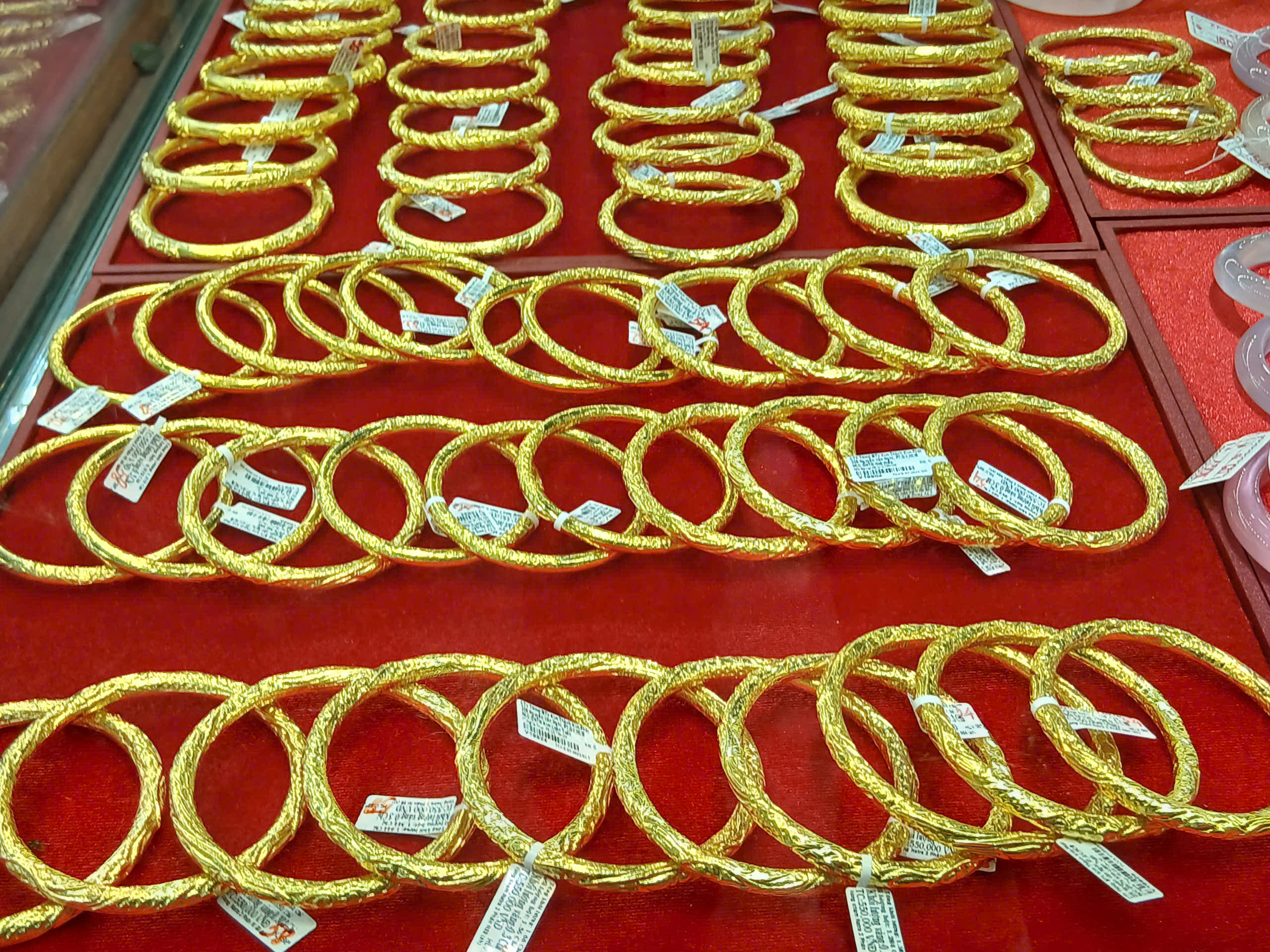 Vàng trang sức hình ngựa chiếm lĩnh thị trường đầu năm Bính Ngọ 2026 - Ảnh 6. Vàng trang sức hình ngựa chiếm lĩnh thị trường đầu năm Bính Ngọ 2026 - Ảnh 6.