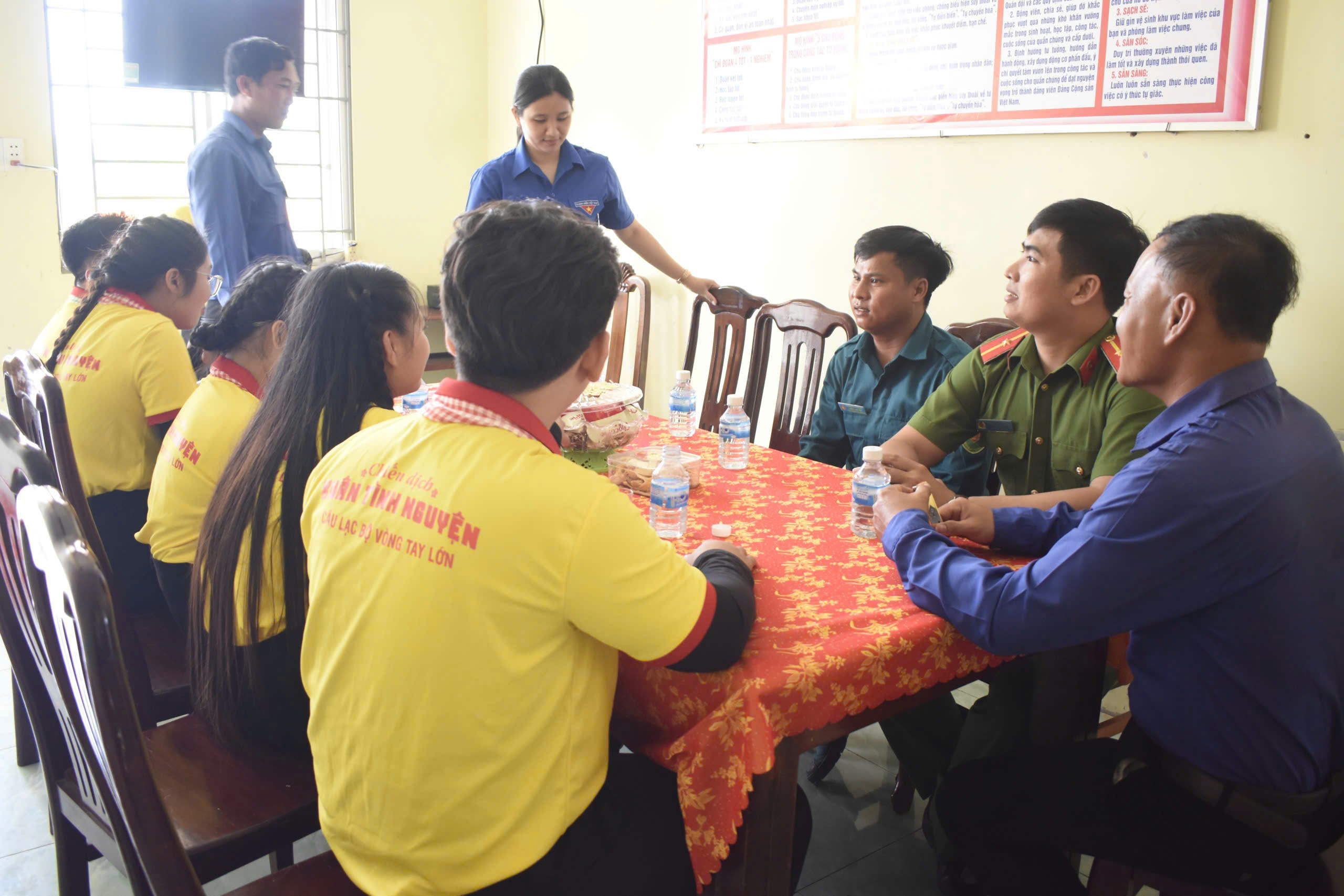 Mang Xuân về xã biên giới - Ảnh 4.