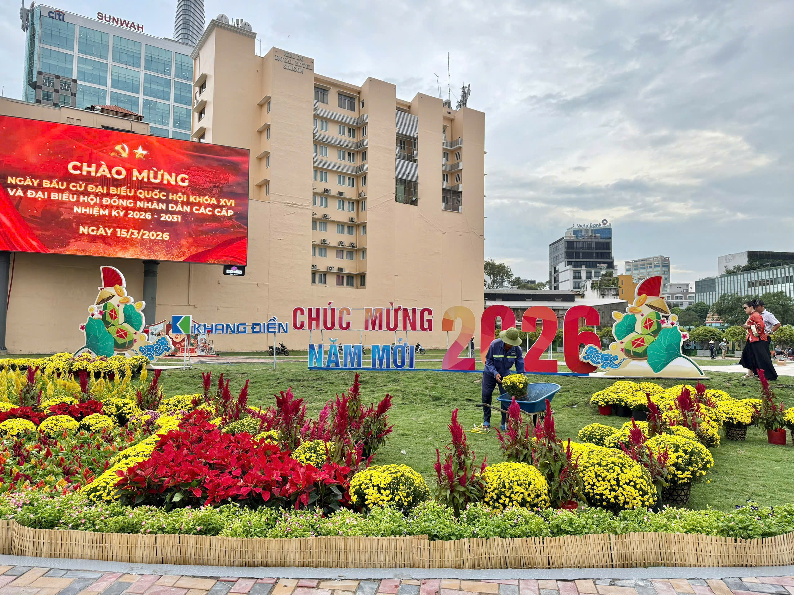 TPHCM rực rỡ sắc m&agrave;u những ng&agrave;y Tết đến Xu&acirc;n về - Ảnh 9.