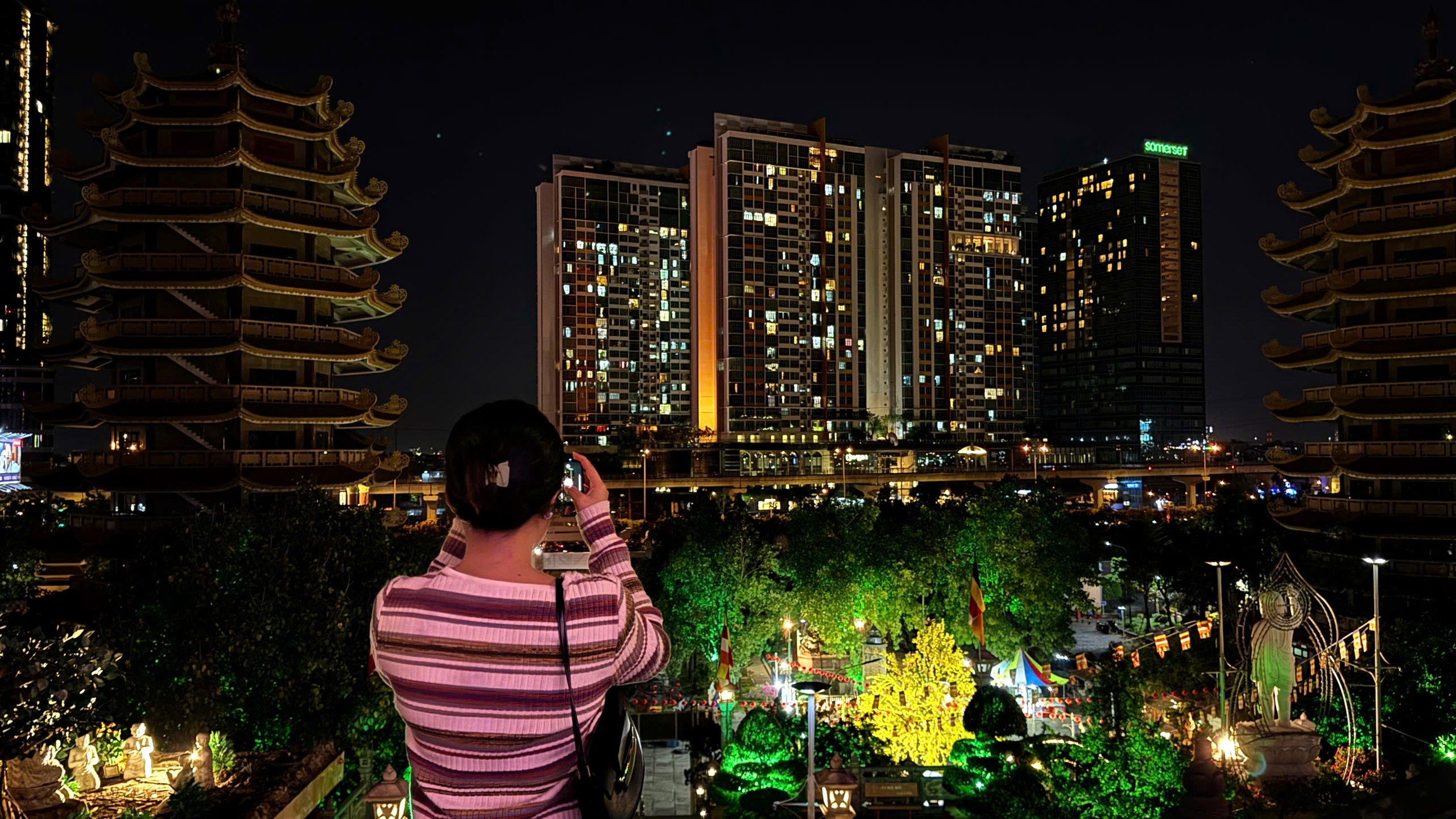 Cuối năm, người d&acirc;n TPHCM t&igrave;m về ch&ugrave;a để nhẹ l&ograve;ng - Ảnh 6.