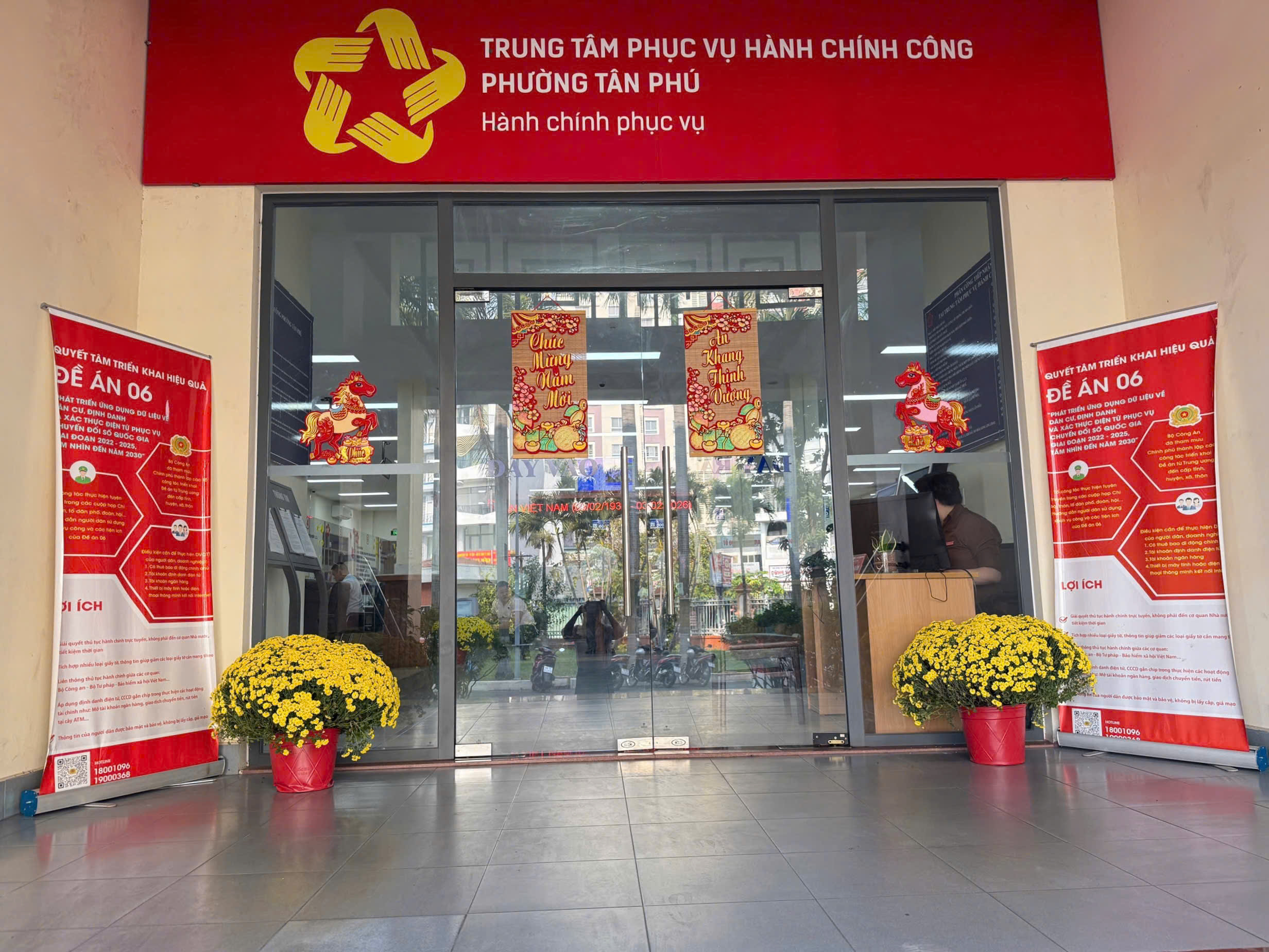 TPHCM rực rỡ sắc m&agrave;u những ng&agrave;y Tết đến Xu&acirc;n về - Ảnh 18.