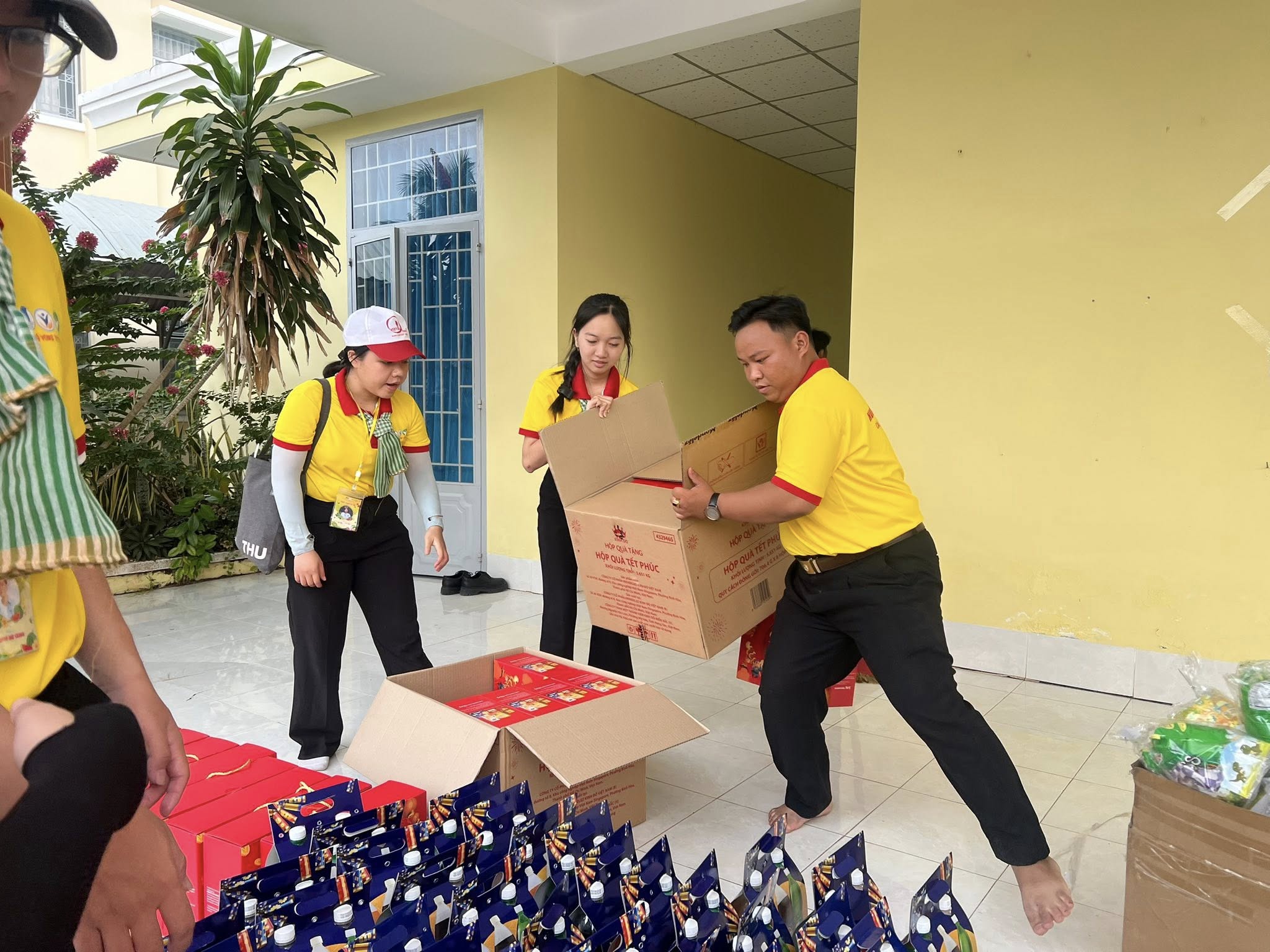 Mang Xuân về xã biên giới - Ảnh 34.