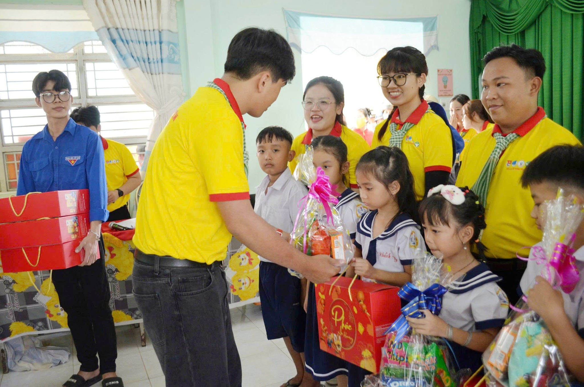 Mang Xuân về xã biên giới - Ảnh 44.