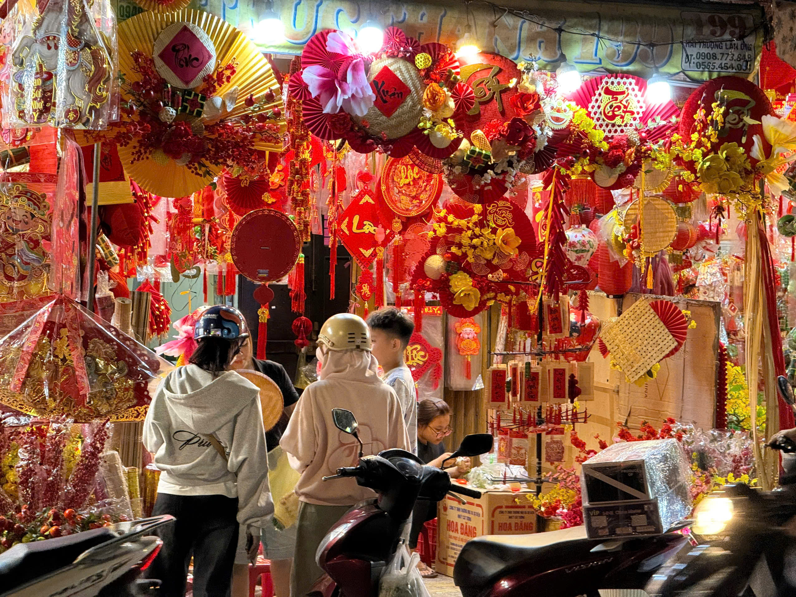 TPHCM rực rỡ sắc m&agrave;u những ng&agrave;y Tết đến Xu&acirc;n về - Ảnh 23.