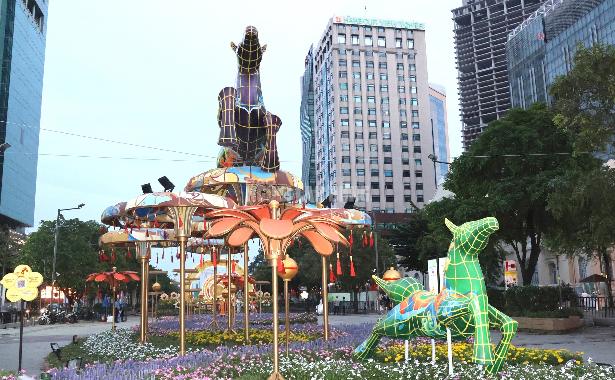 H&eacute; lộ linh vật Ngựa ở Đường hoa Nguyễn Huệ trước giờ G - Ảnh 5.