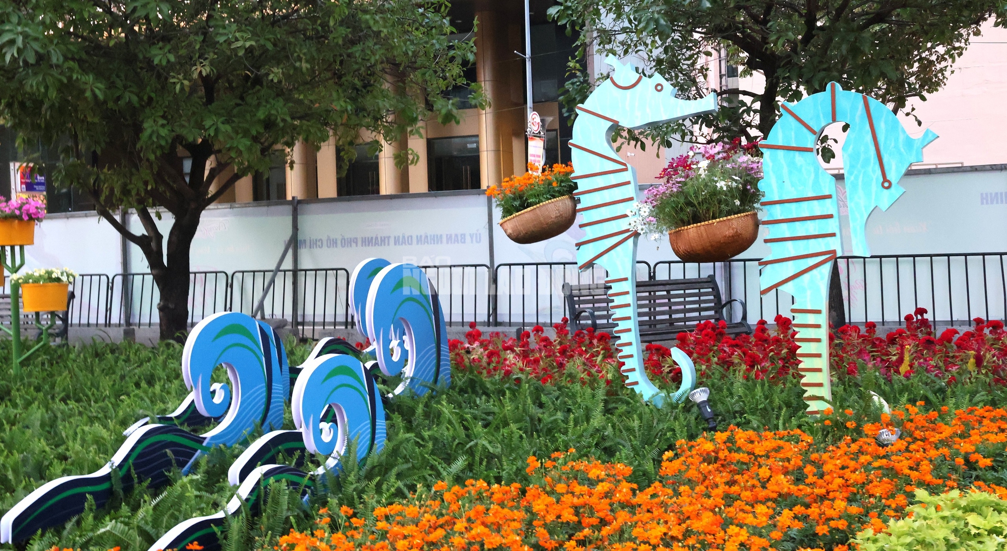 H&eacute; lộ linh vật Ngựa ở Đường hoa Nguyễn Huệ trước giờ G - Ảnh 13.