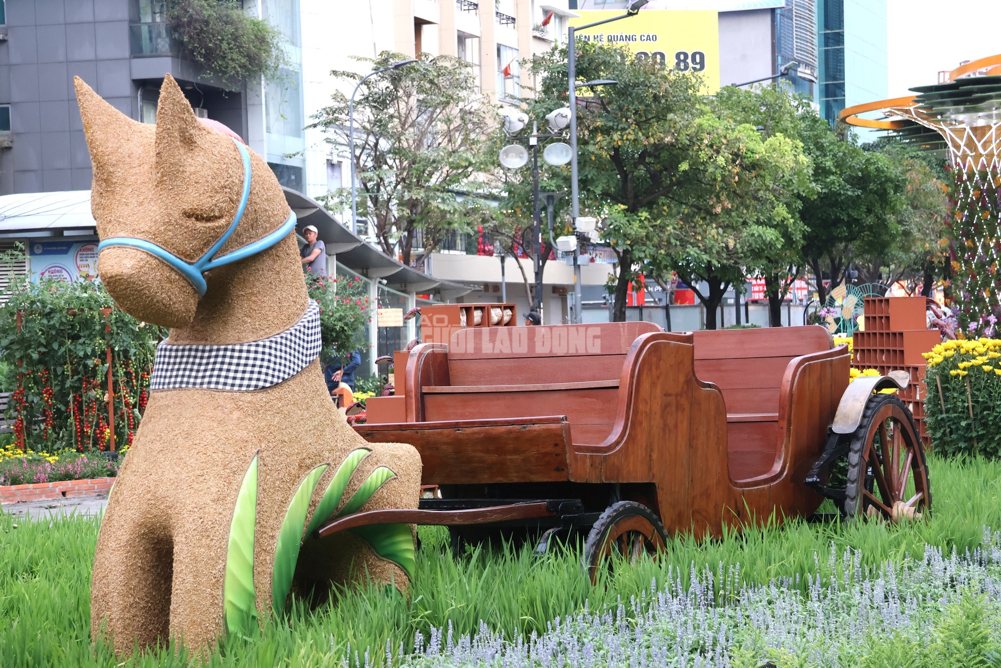 H&eacute; lộ linh vật Ngựa ở Đường hoa Nguyễn Huệ trước giờ G - Ảnh 8.