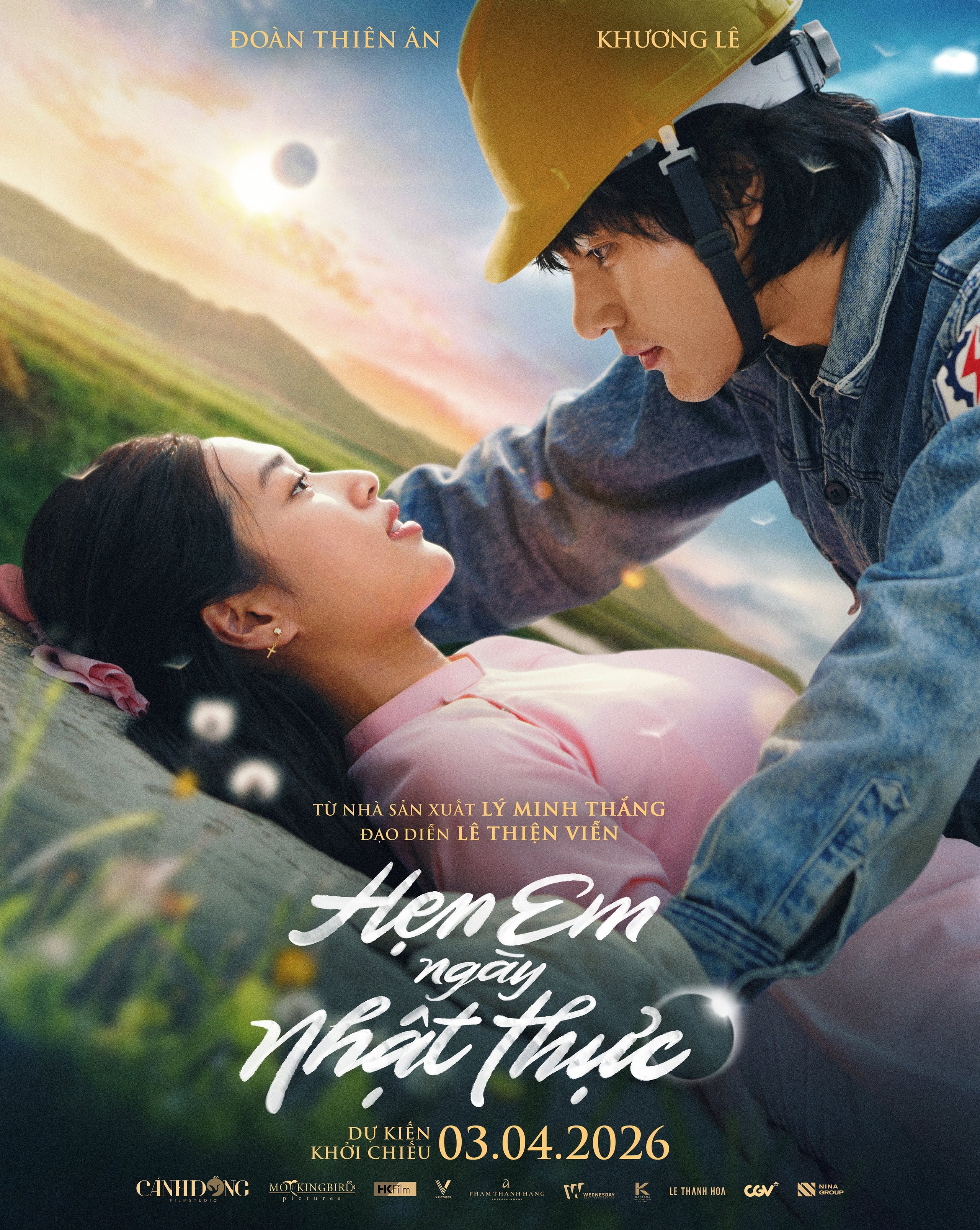Đoàn Thiên Ân trao tình "anh thợ điện"  - Ảnh 1.