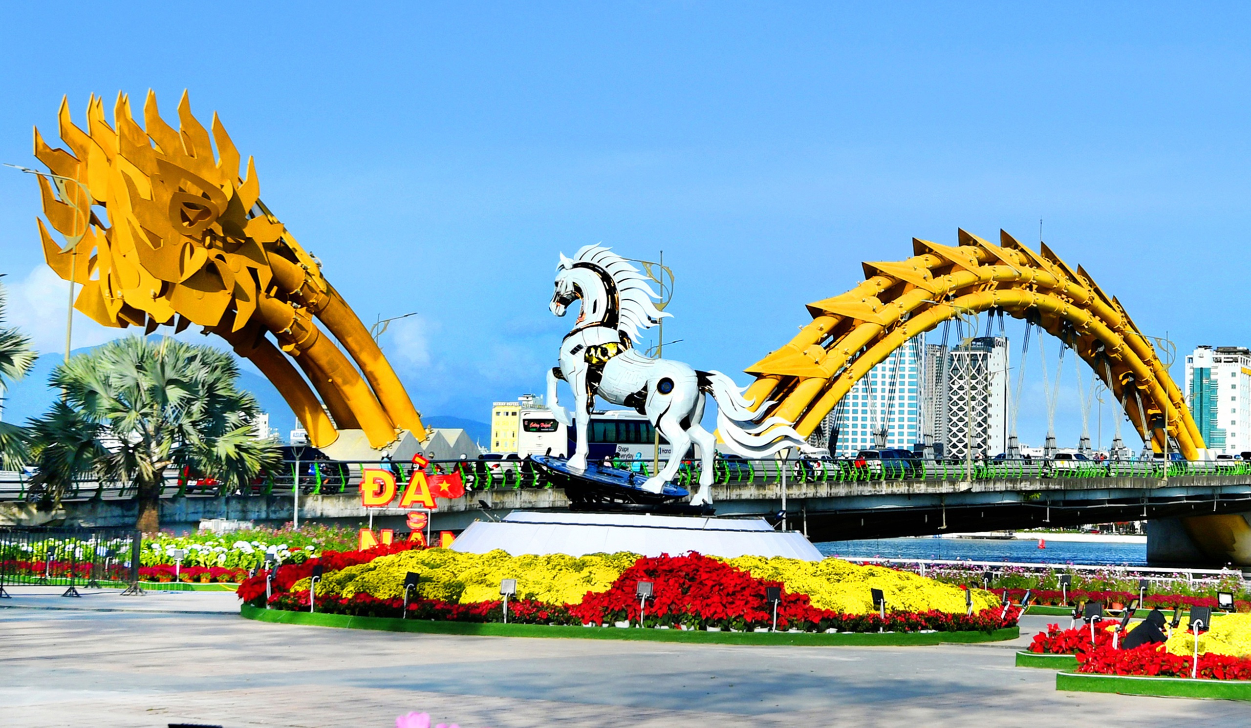 H&igrave;nh ảnh đ&oacute;n Tết tr&ecirc;n khắp mọi miền - Ảnh 2.