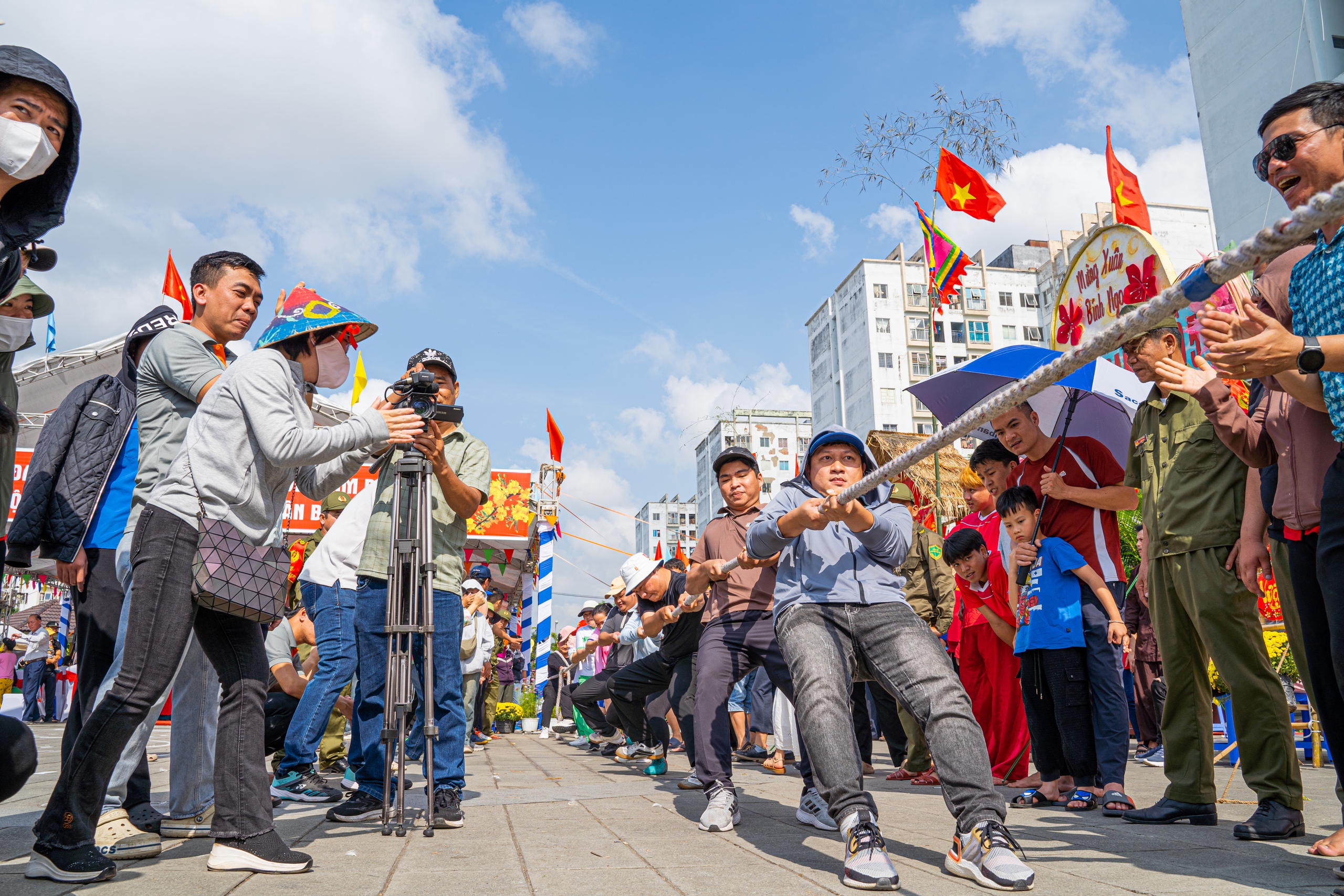 H&igrave;nh ảnh đ&oacute;n Tết tr&ecirc;n khắp mọi miền - Ảnh 4.