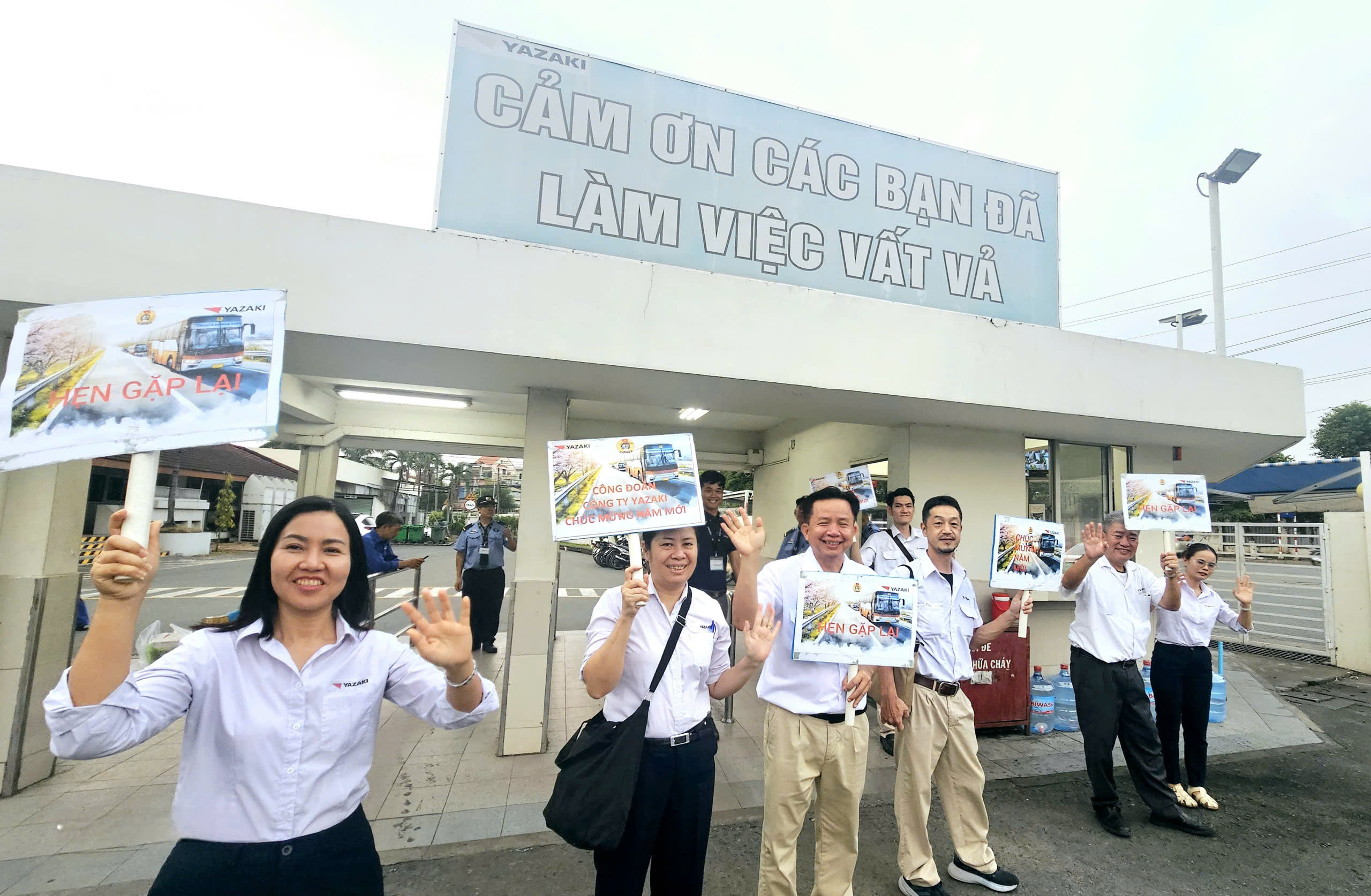 Chuyến xe "0 đồng" từ thủ phủ c&ocirc;ng nghiệp chở c&ocirc;ng nh&acirc;n về qu&ecirc; đ&oacute;n Tết - Ảnh 5.