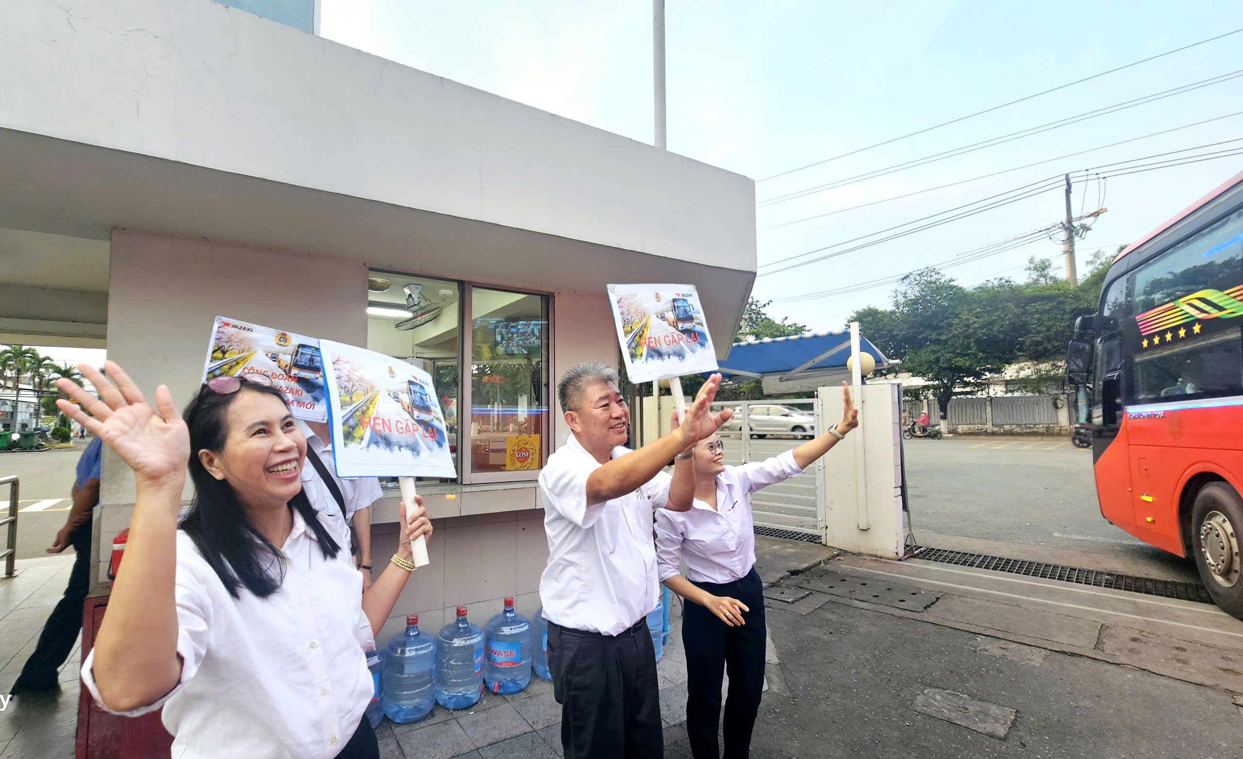 Chuyến xe "0 đồng" từ thủ phủ c&ocirc;ng nghiệp chở c&ocirc;ng nh&acirc;n về qu&ecirc; đ&oacute;n Tết - Ảnh 11.